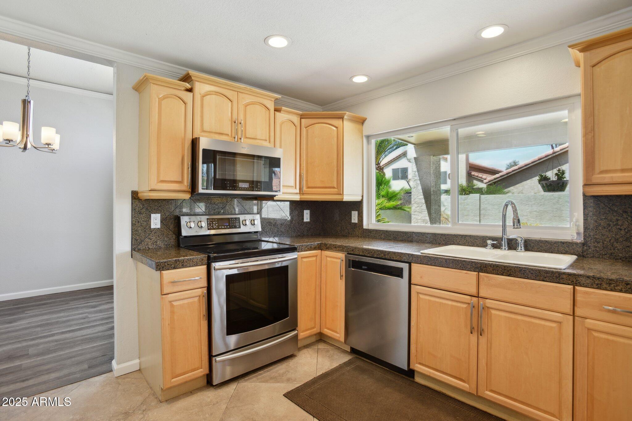 4072 E MOUNTAIN VISTA Drive