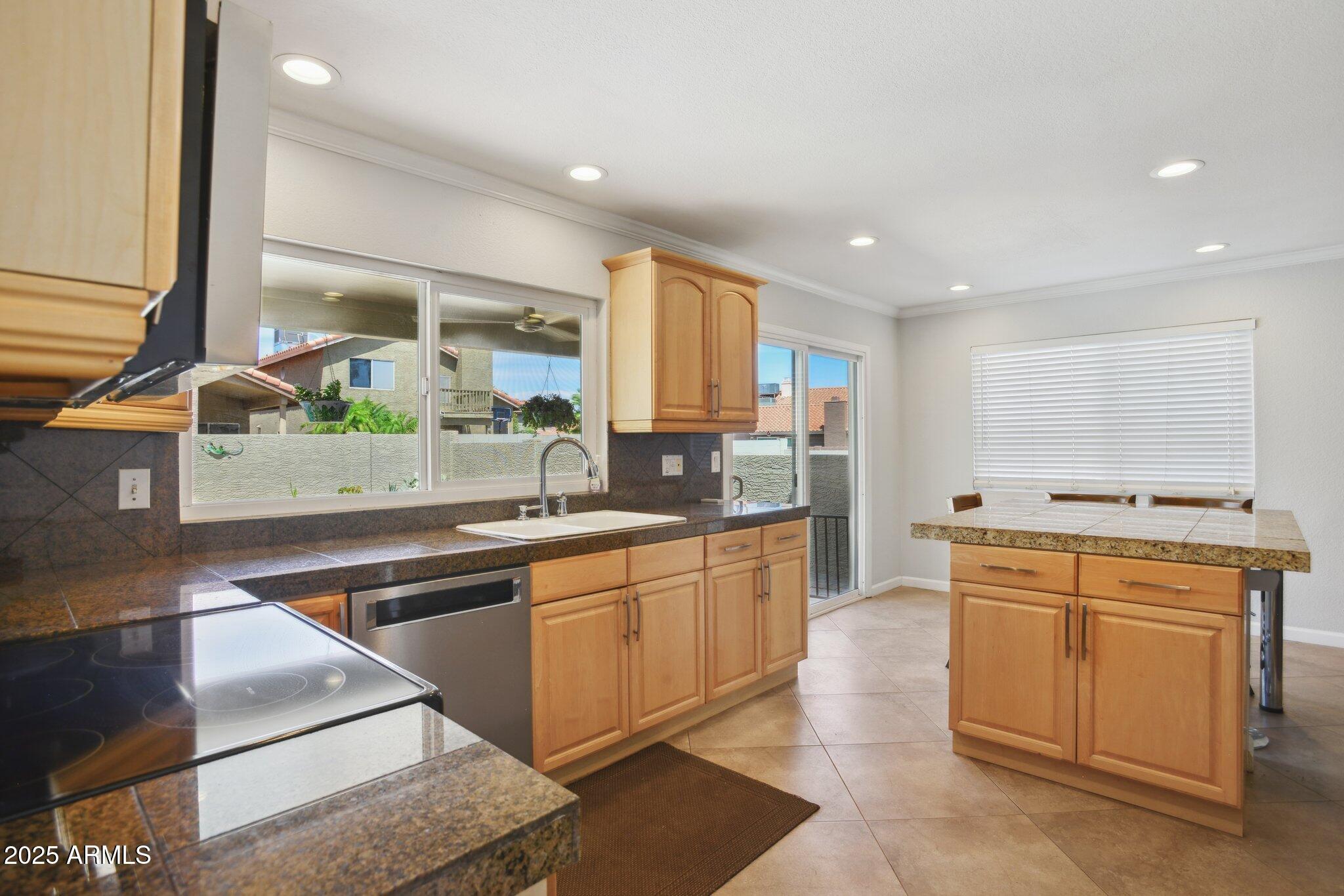 4072 E MOUNTAIN VISTA Drive