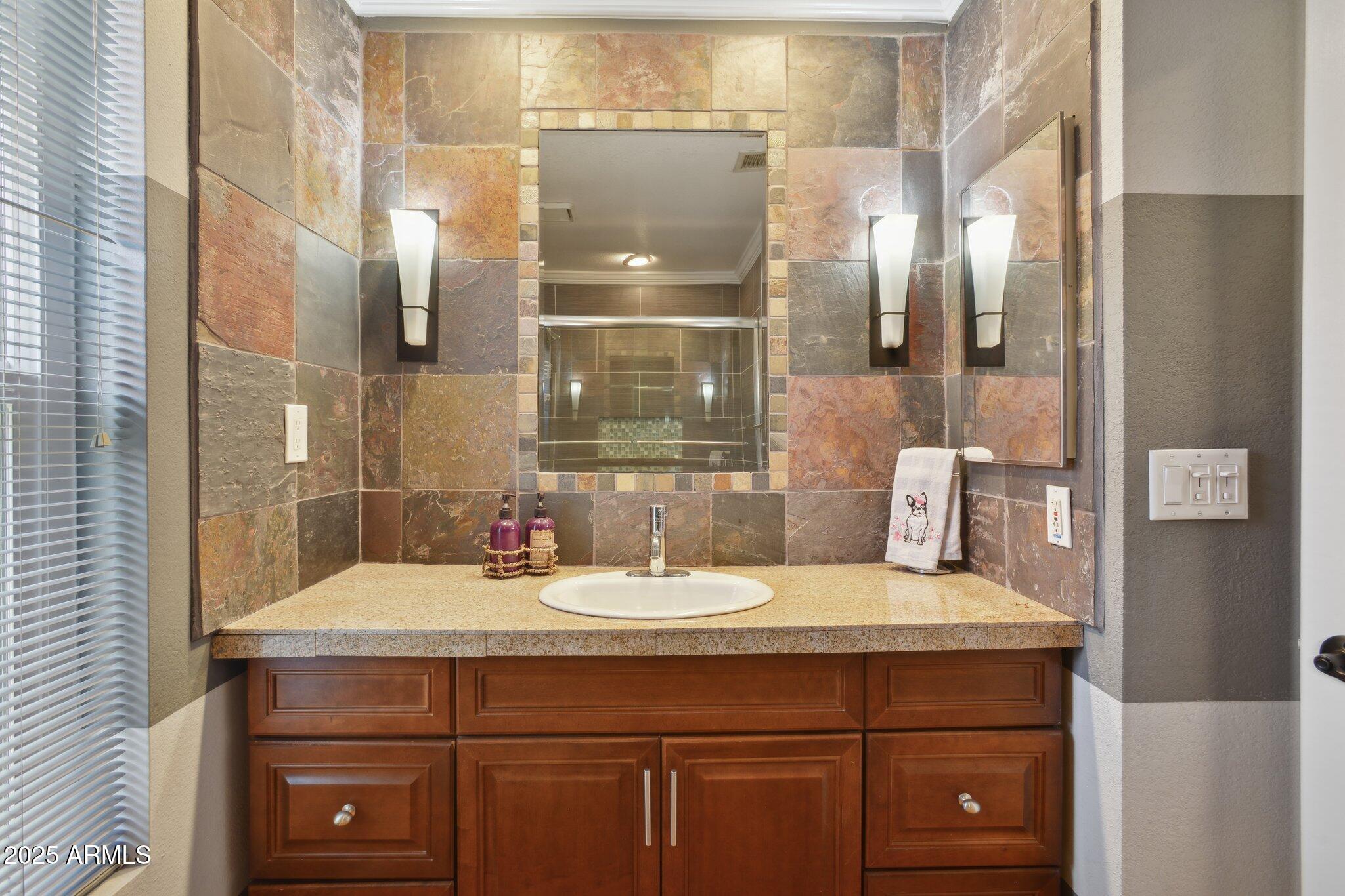 4072 E MOUNTAIN VISTA Drive