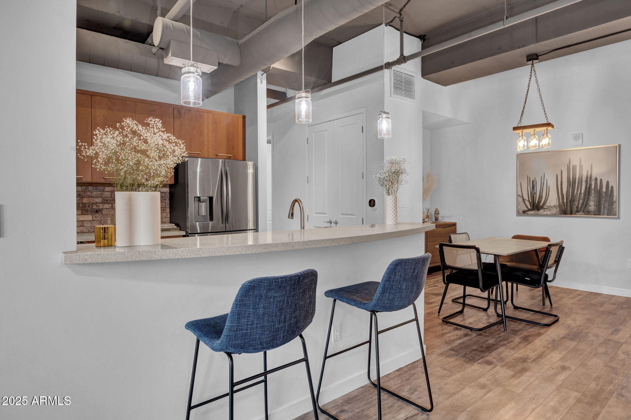 1 E LEXINGTON Avenue, 1001