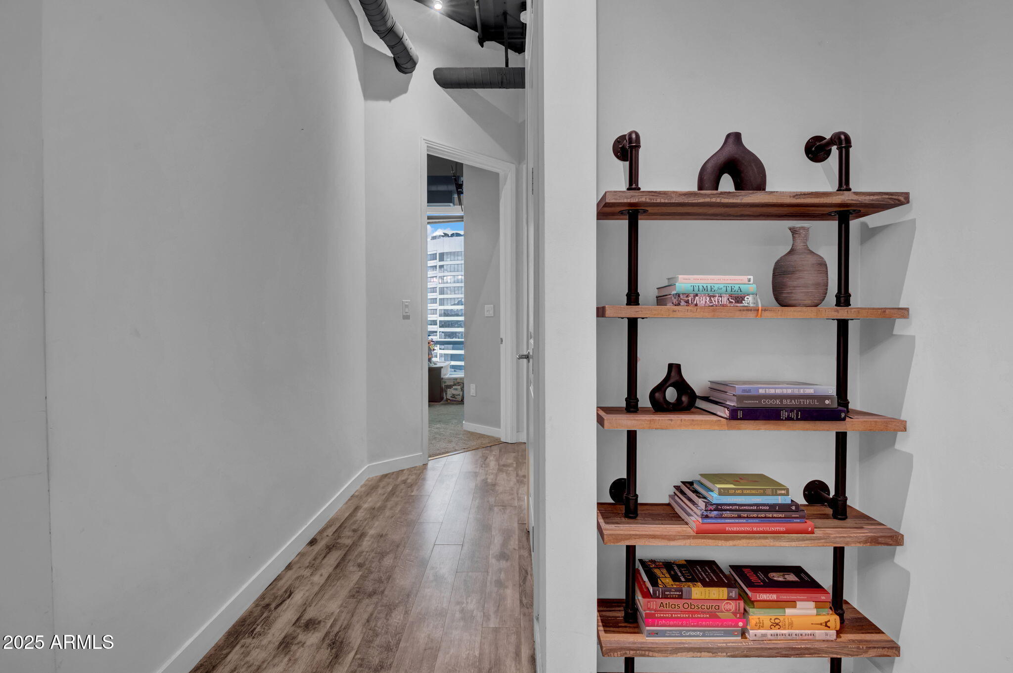 1 E LEXINGTON Avenue, 1001