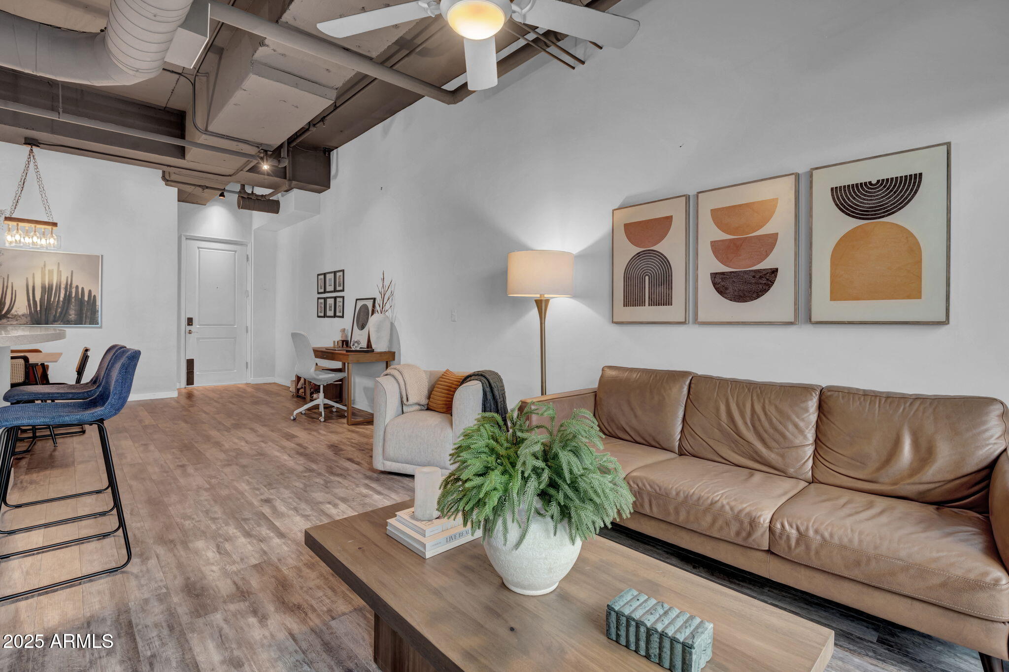 1 E LEXINGTON Avenue, 1001