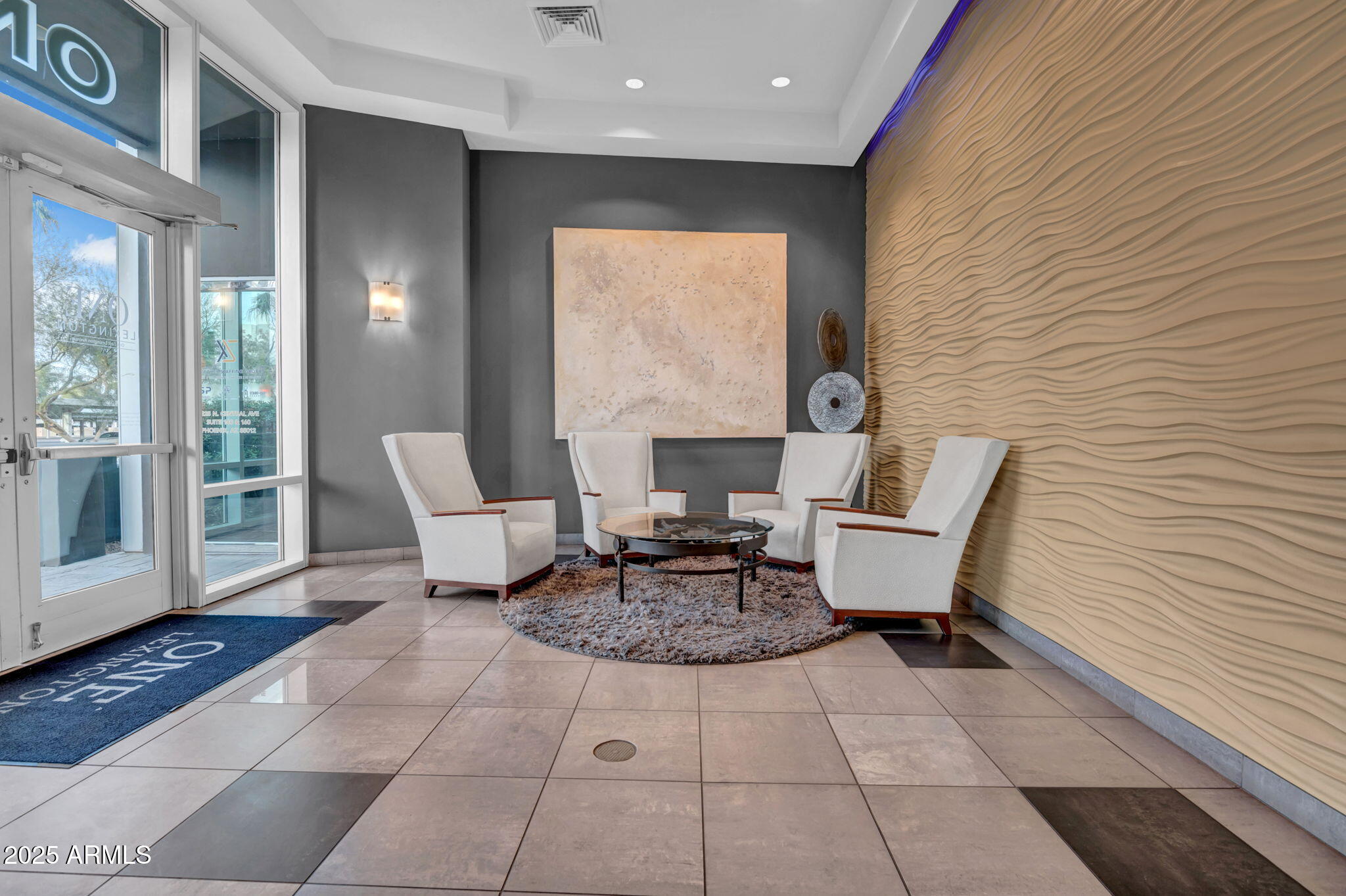 1 E LEXINGTON Avenue, 1001