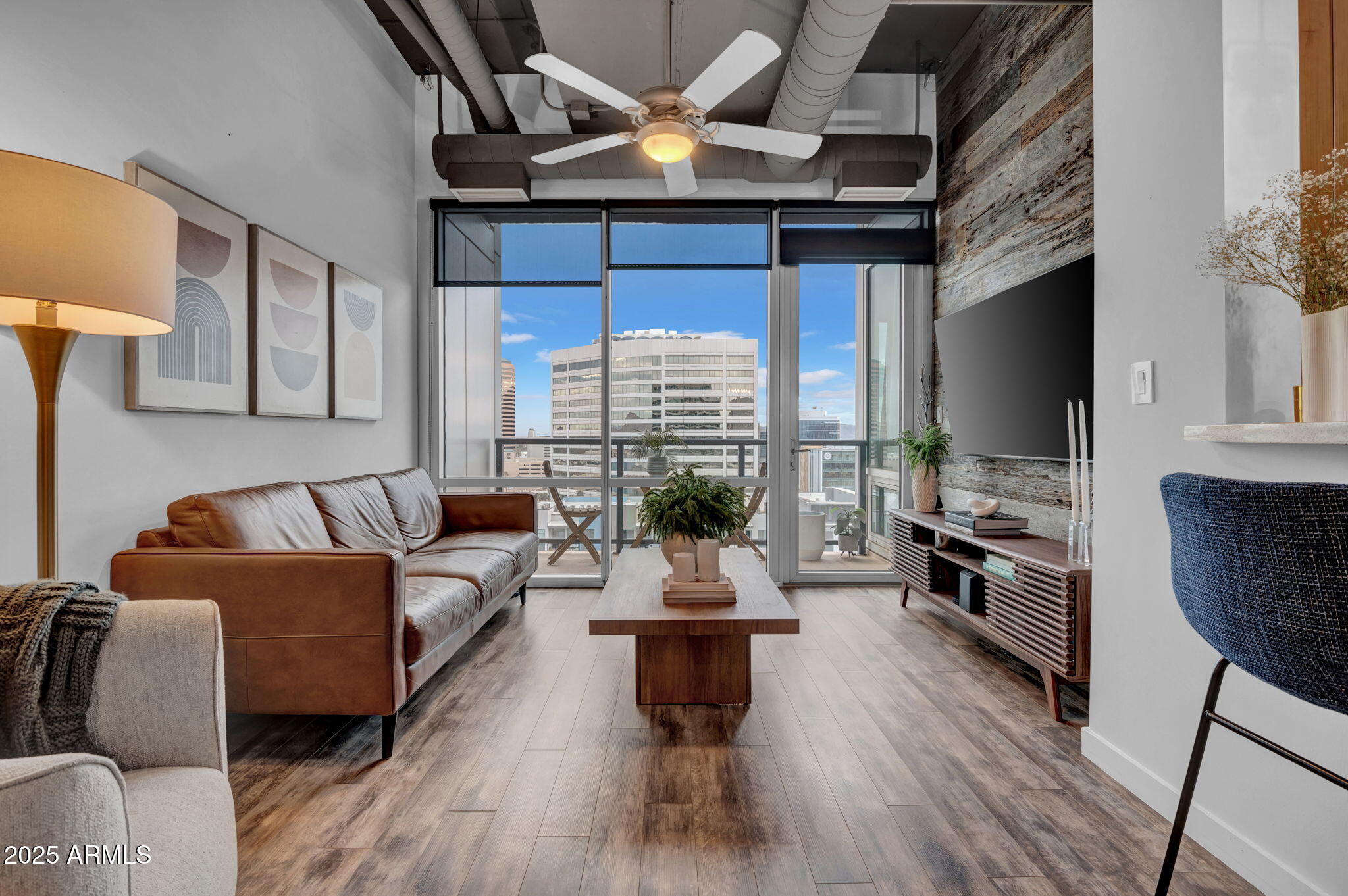 1 E LEXINGTON Avenue, 1001