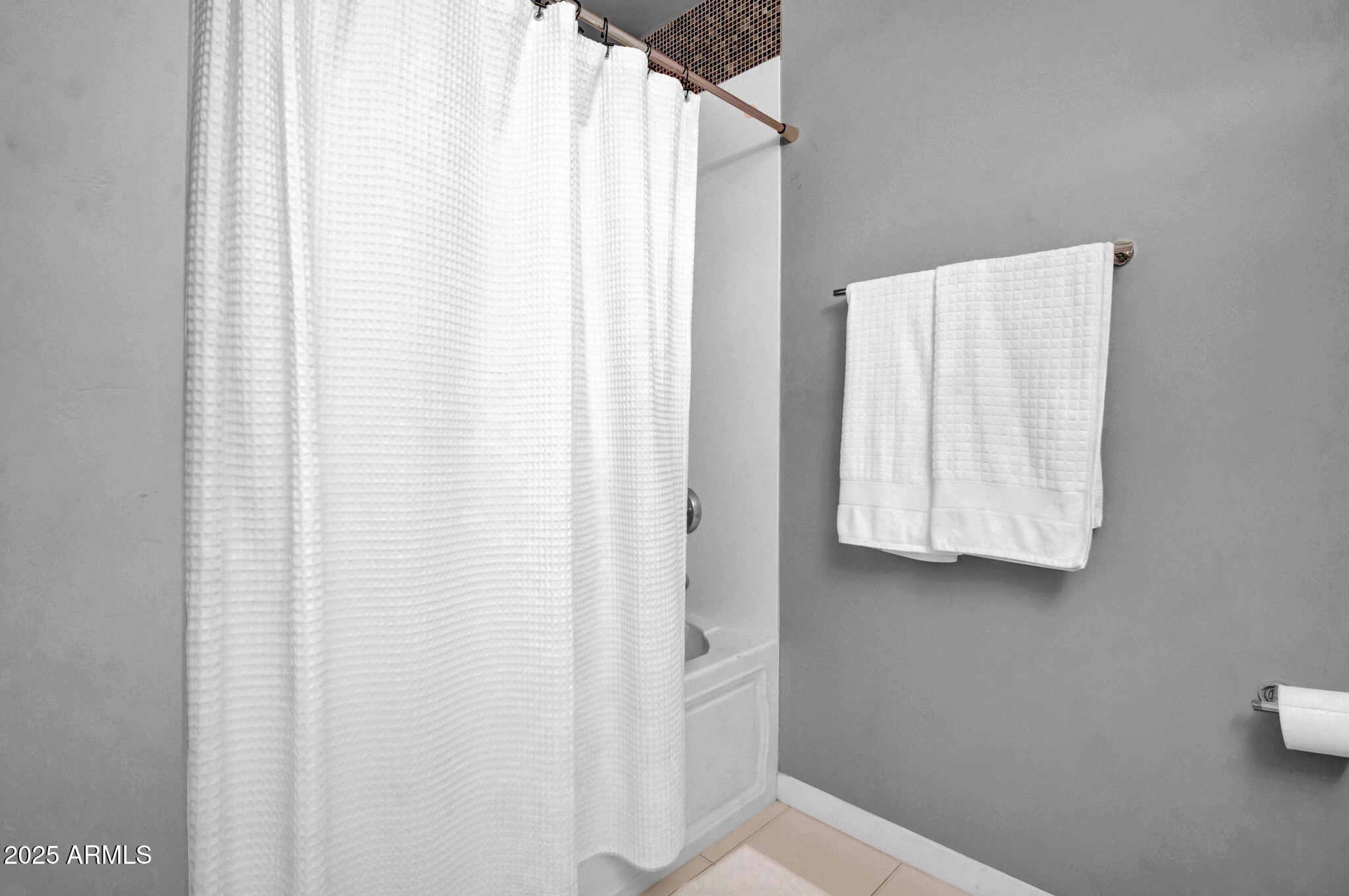 1 E LEXINGTON Avenue, 1001