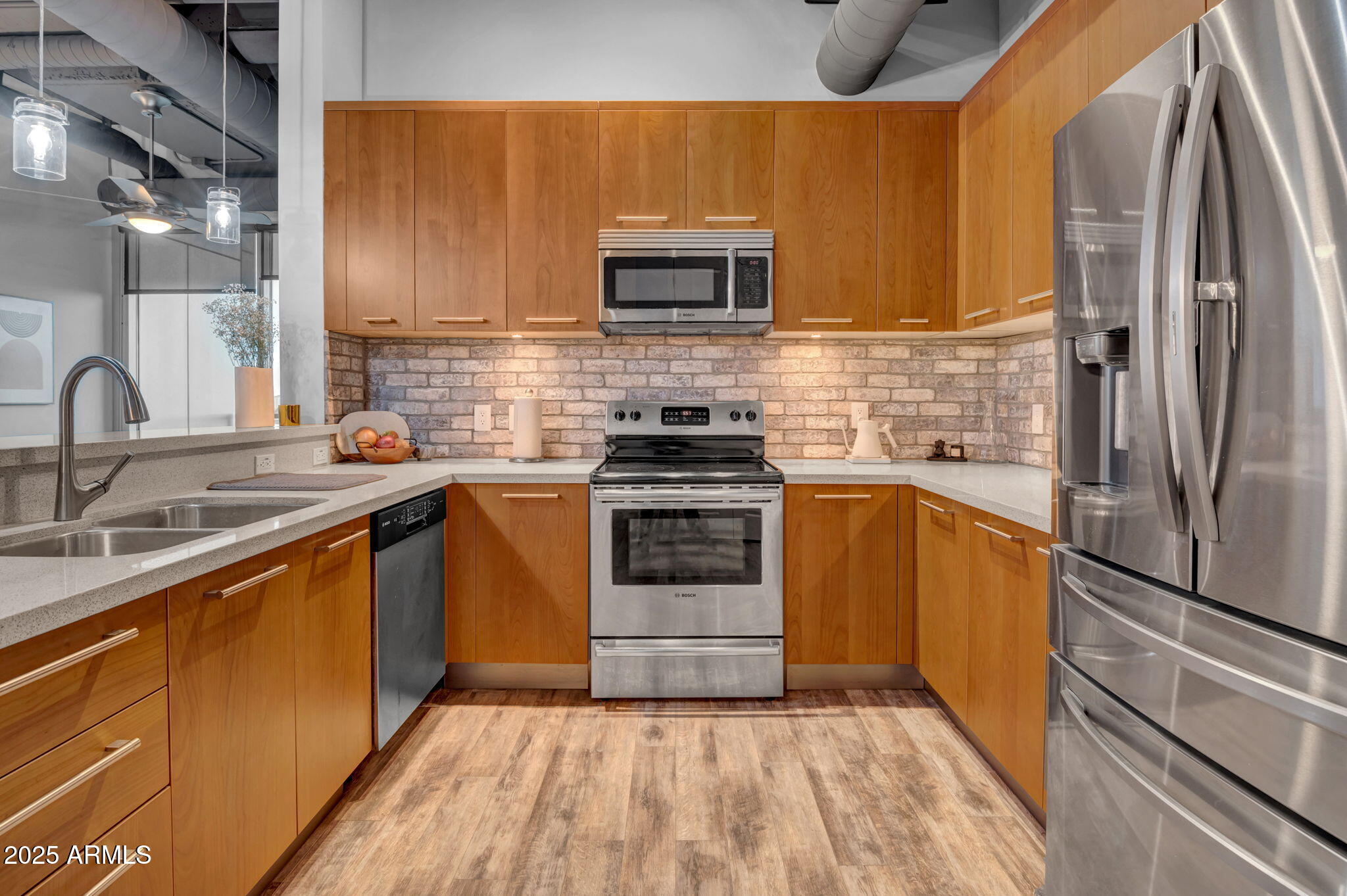 1 E LEXINGTON Avenue, 1001