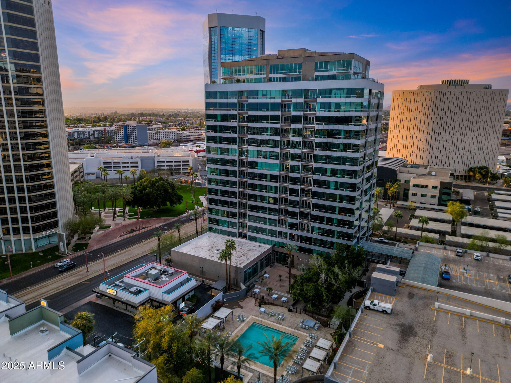 1 E LEXINGTON Avenue, 1001