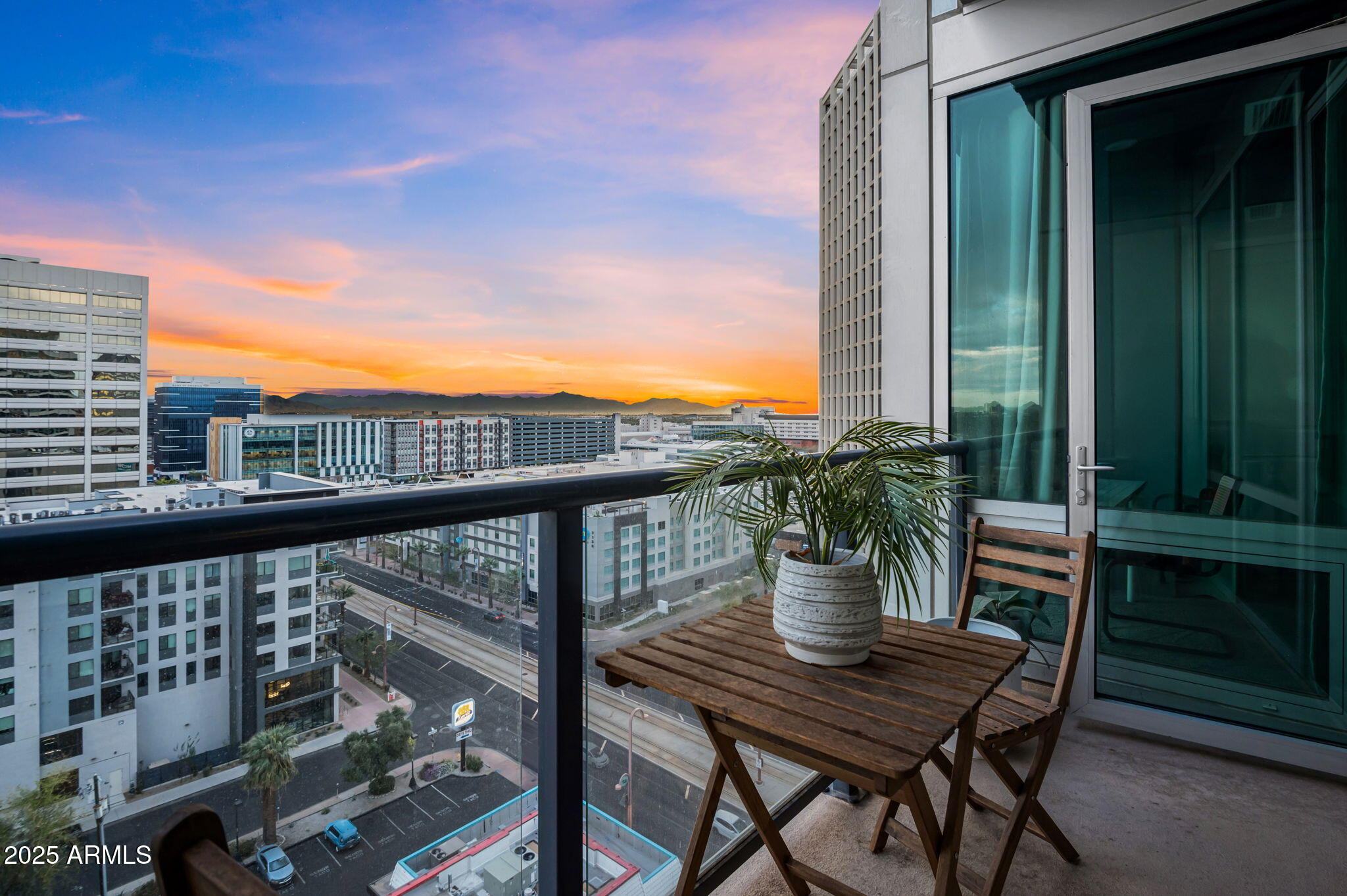 1 E LEXINGTON Avenue, 1001