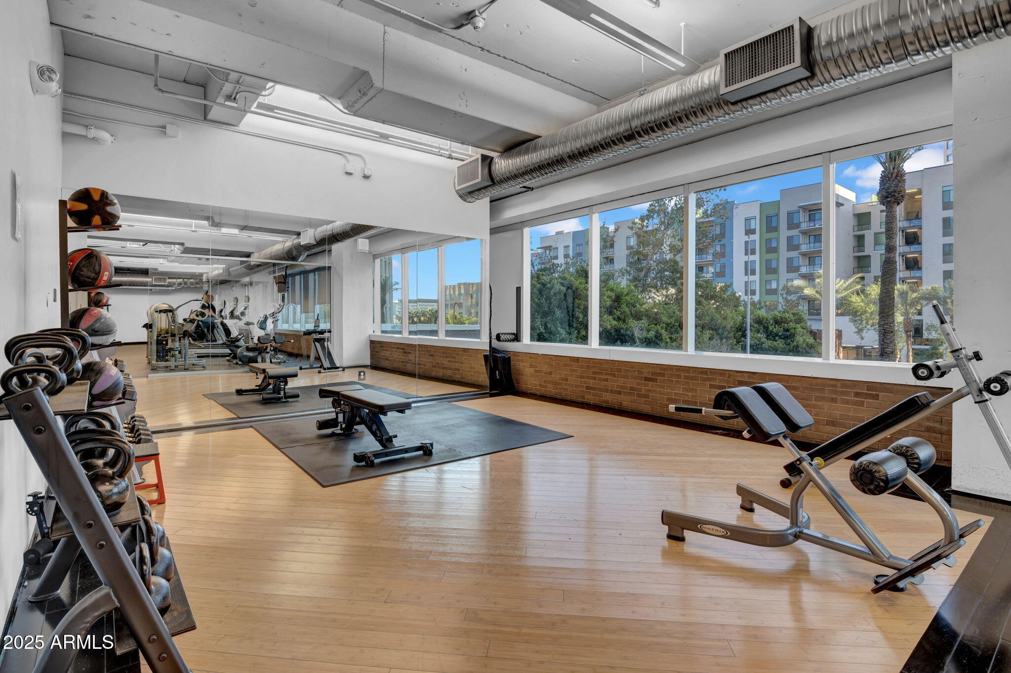 1 E LEXINGTON Avenue, 1001