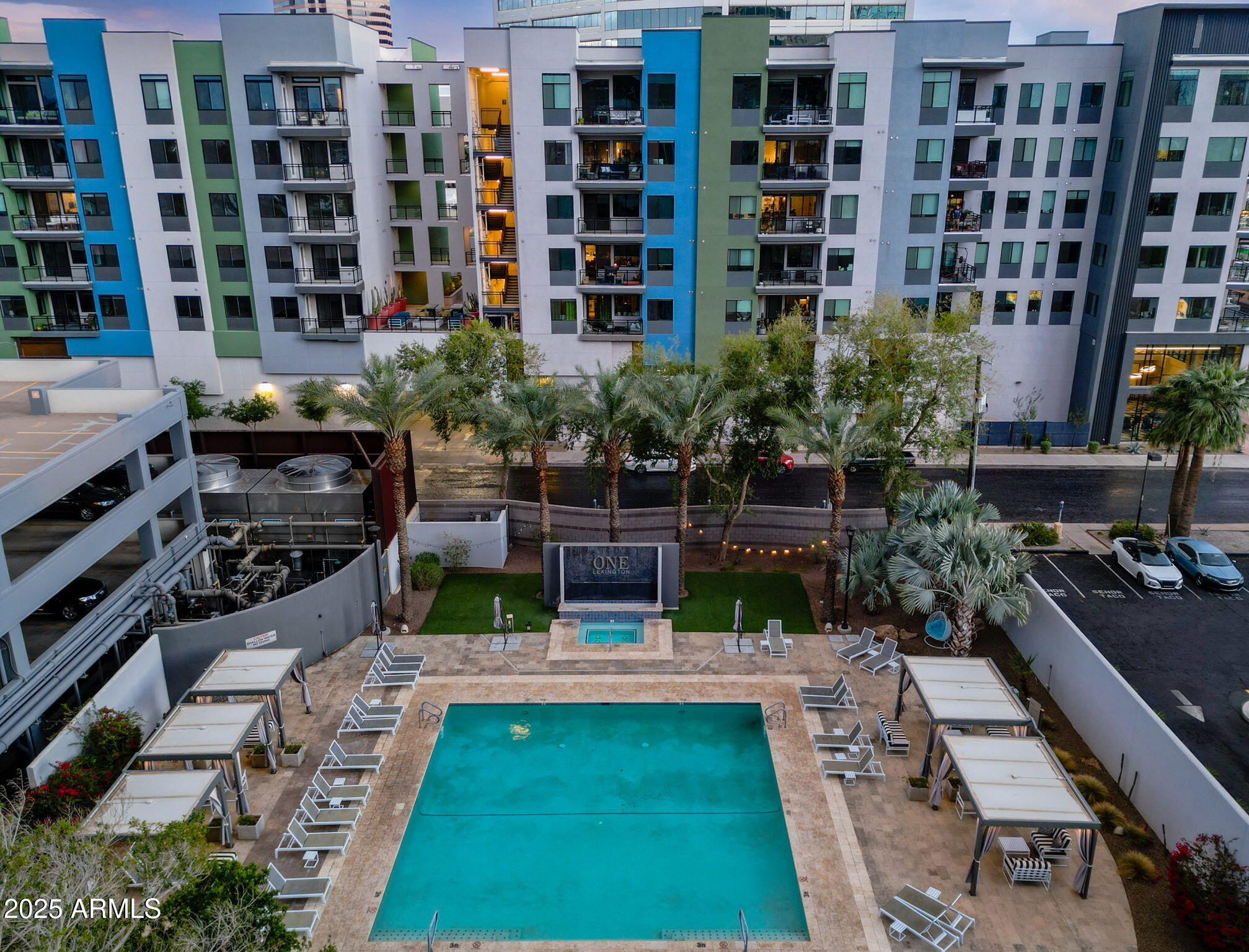 1 E LEXINGTON Avenue, 1001