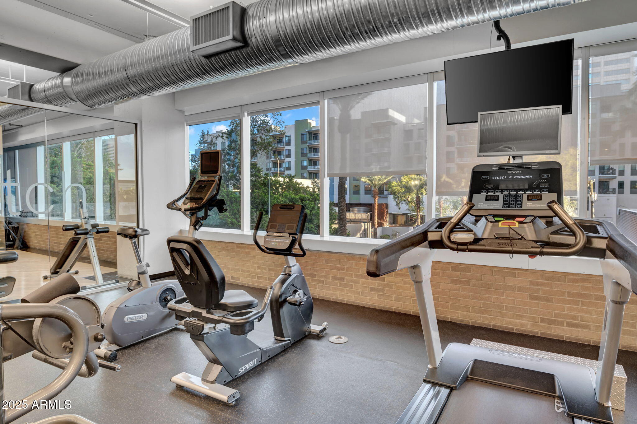 1 E LEXINGTON Avenue, 1001