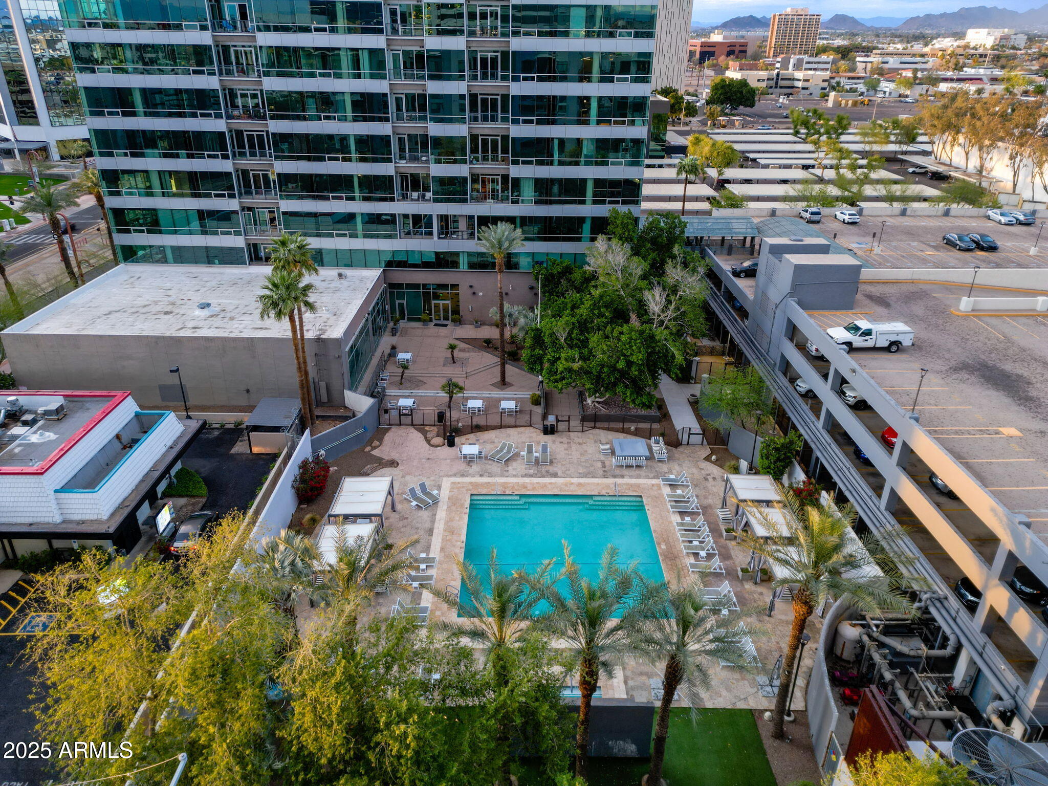 1 E LEXINGTON Avenue, 1001