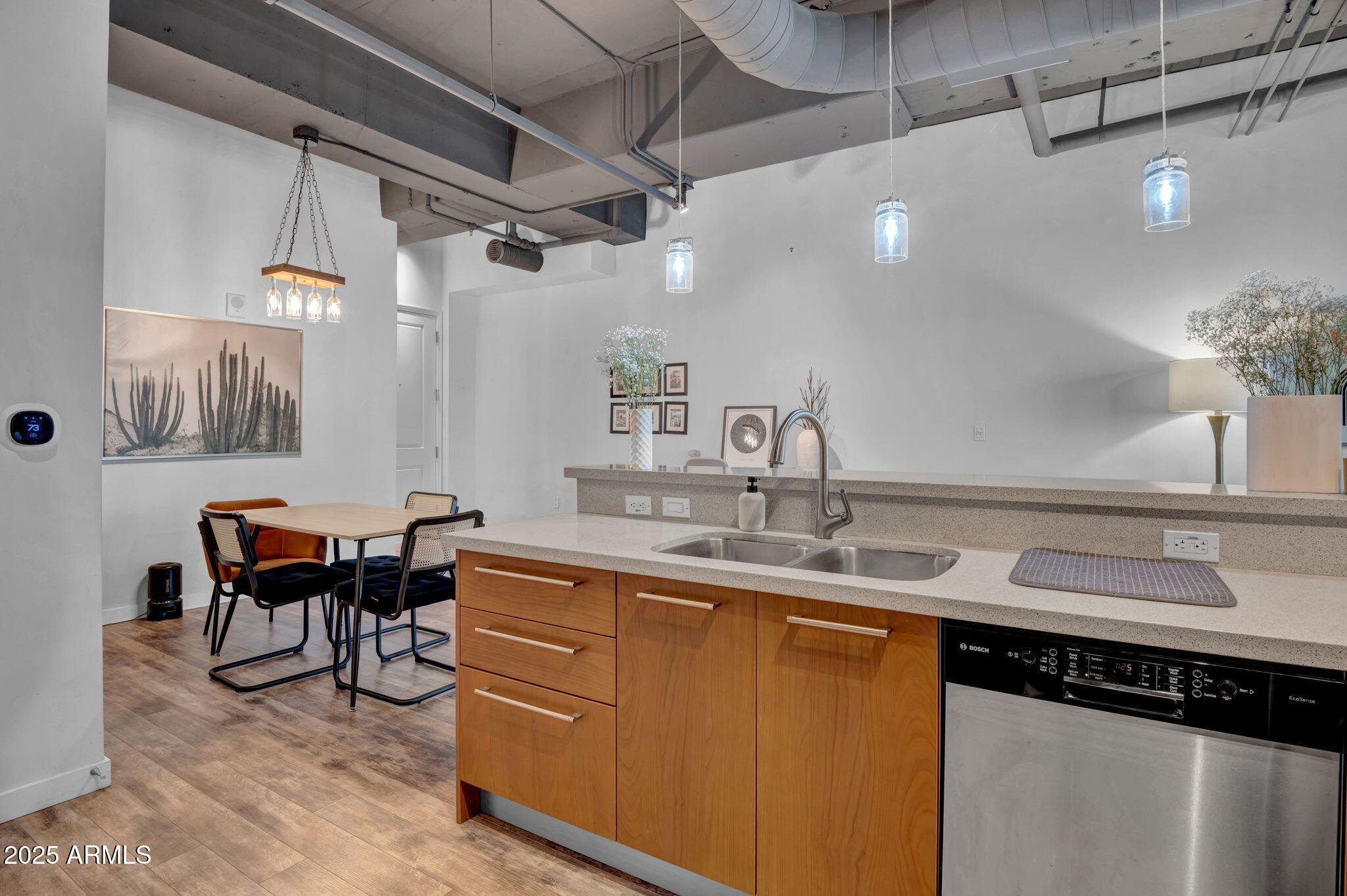 1 E LEXINGTON Avenue, 1001