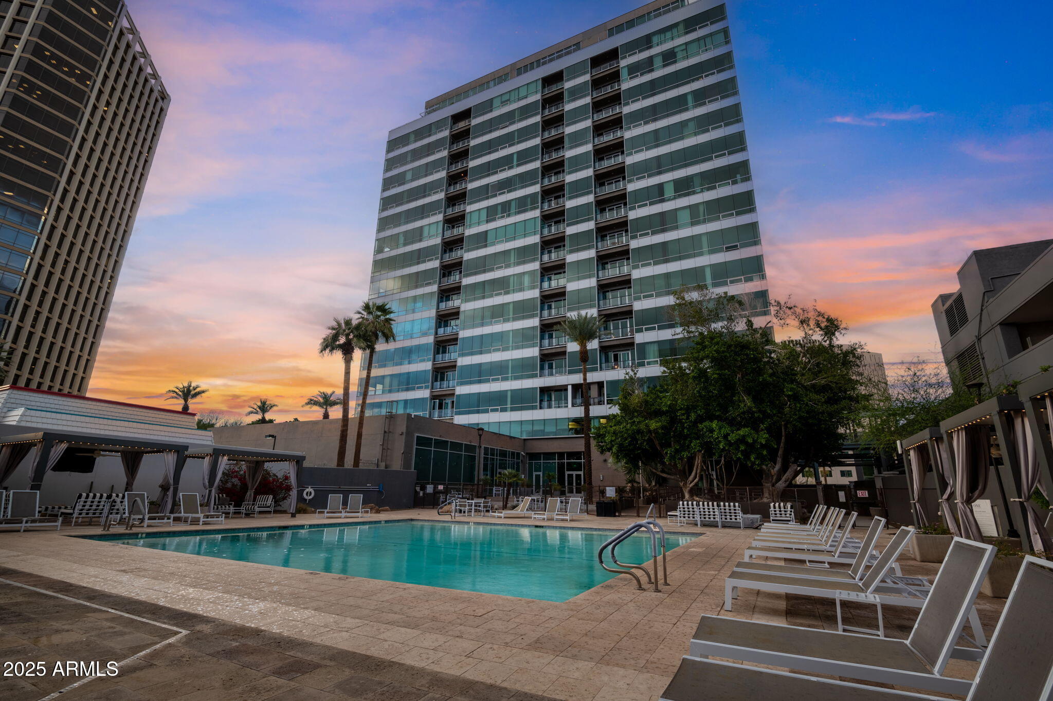 1 E LEXINGTON Avenue, 1001