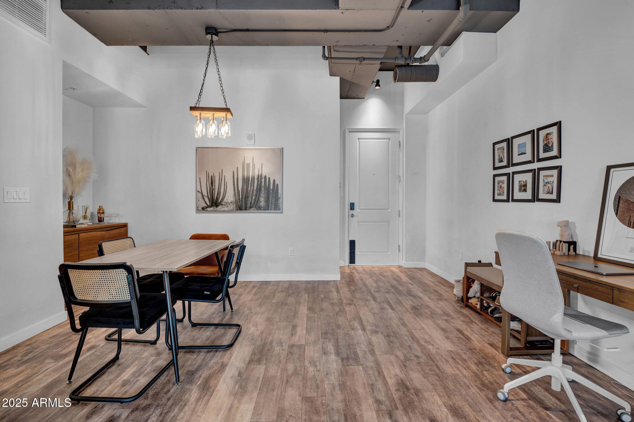 1 E LEXINGTON Avenue, 1001