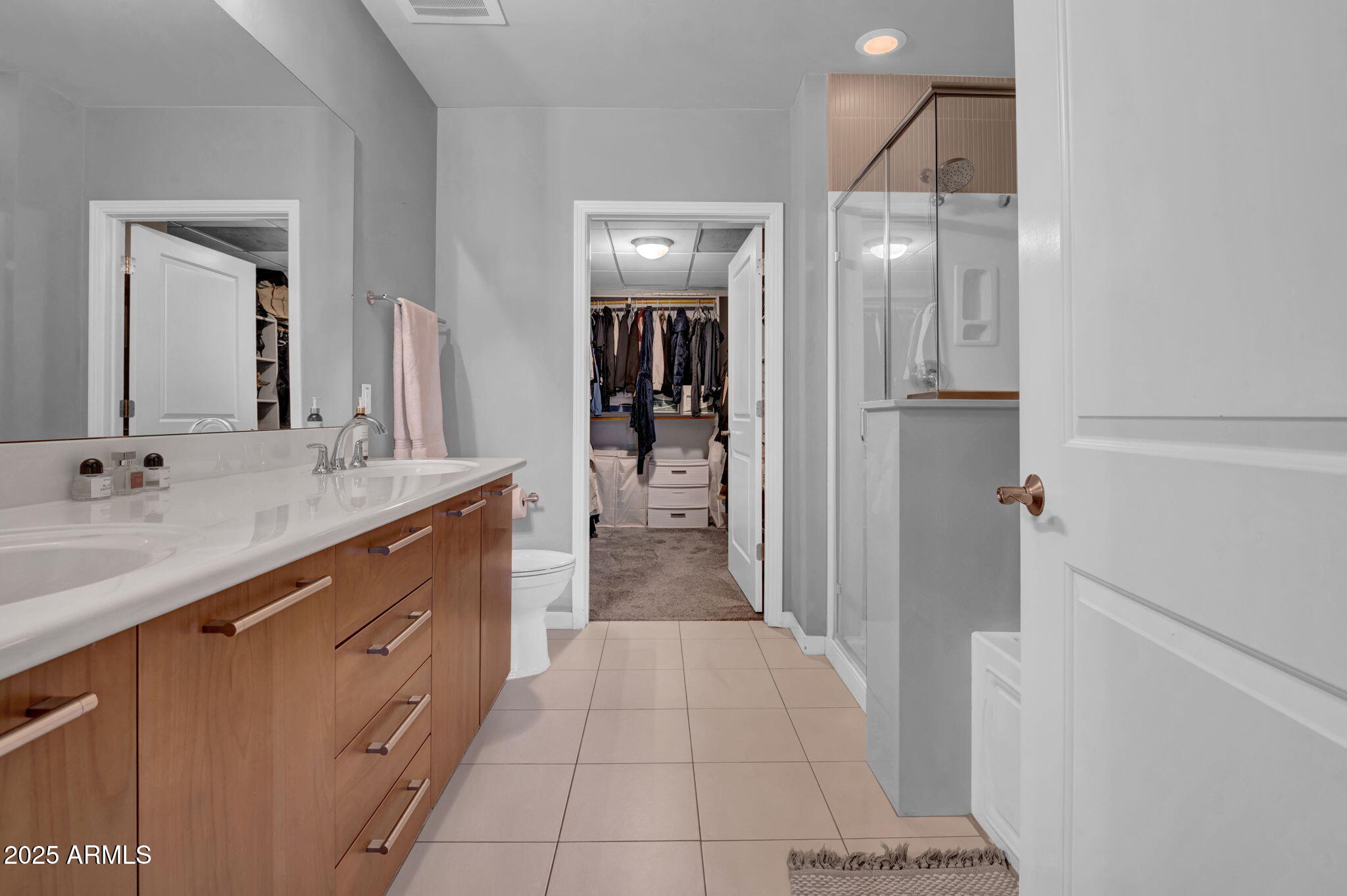 1 E LEXINGTON Avenue, 1001