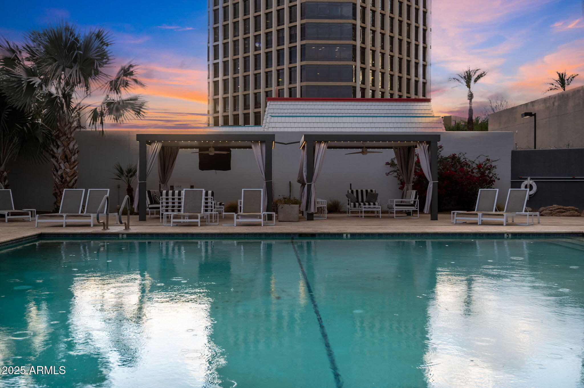 1 E LEXINGTON Avenue, 1001