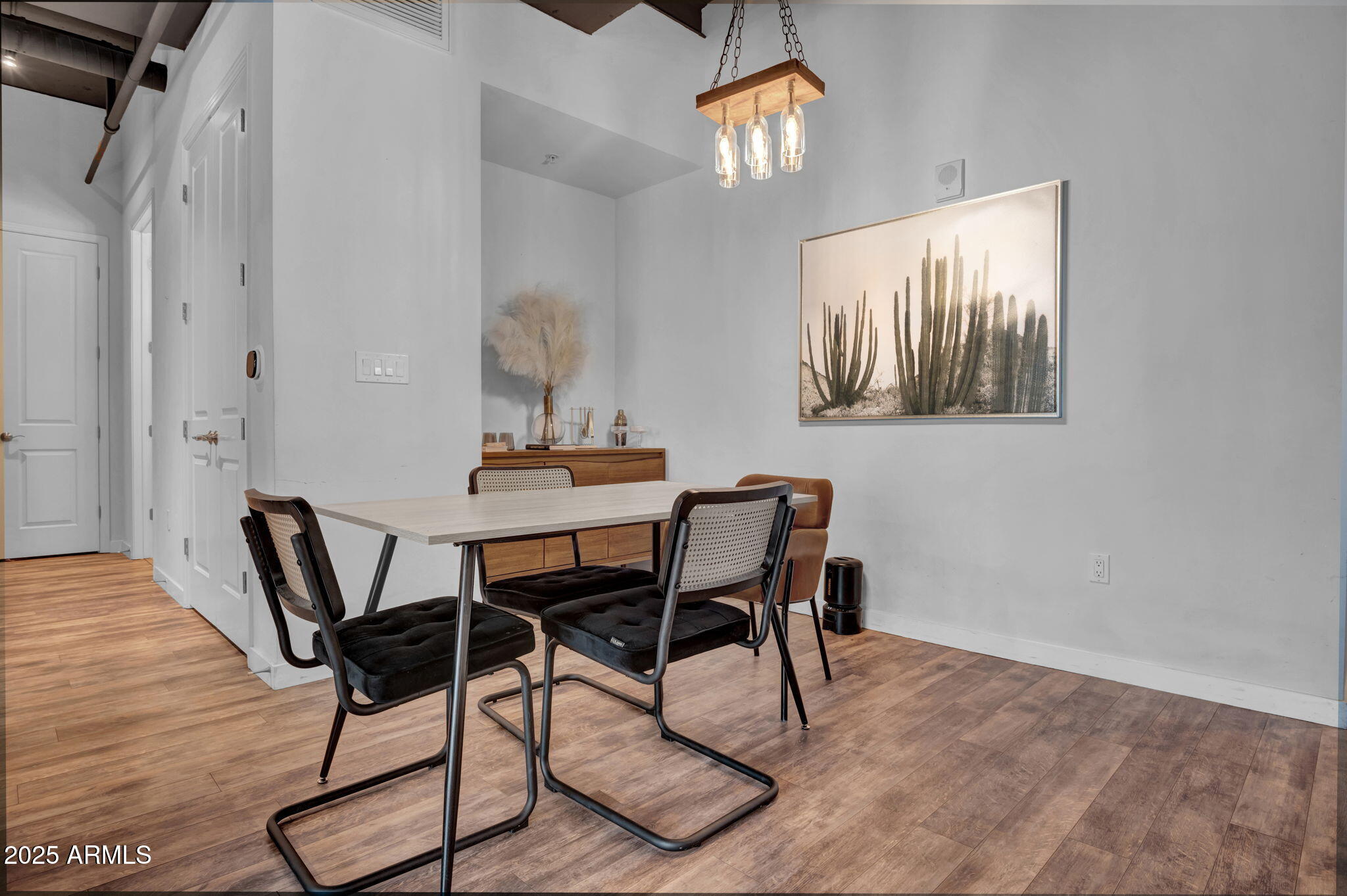 1 E LEXINGTON Avenue, 1001