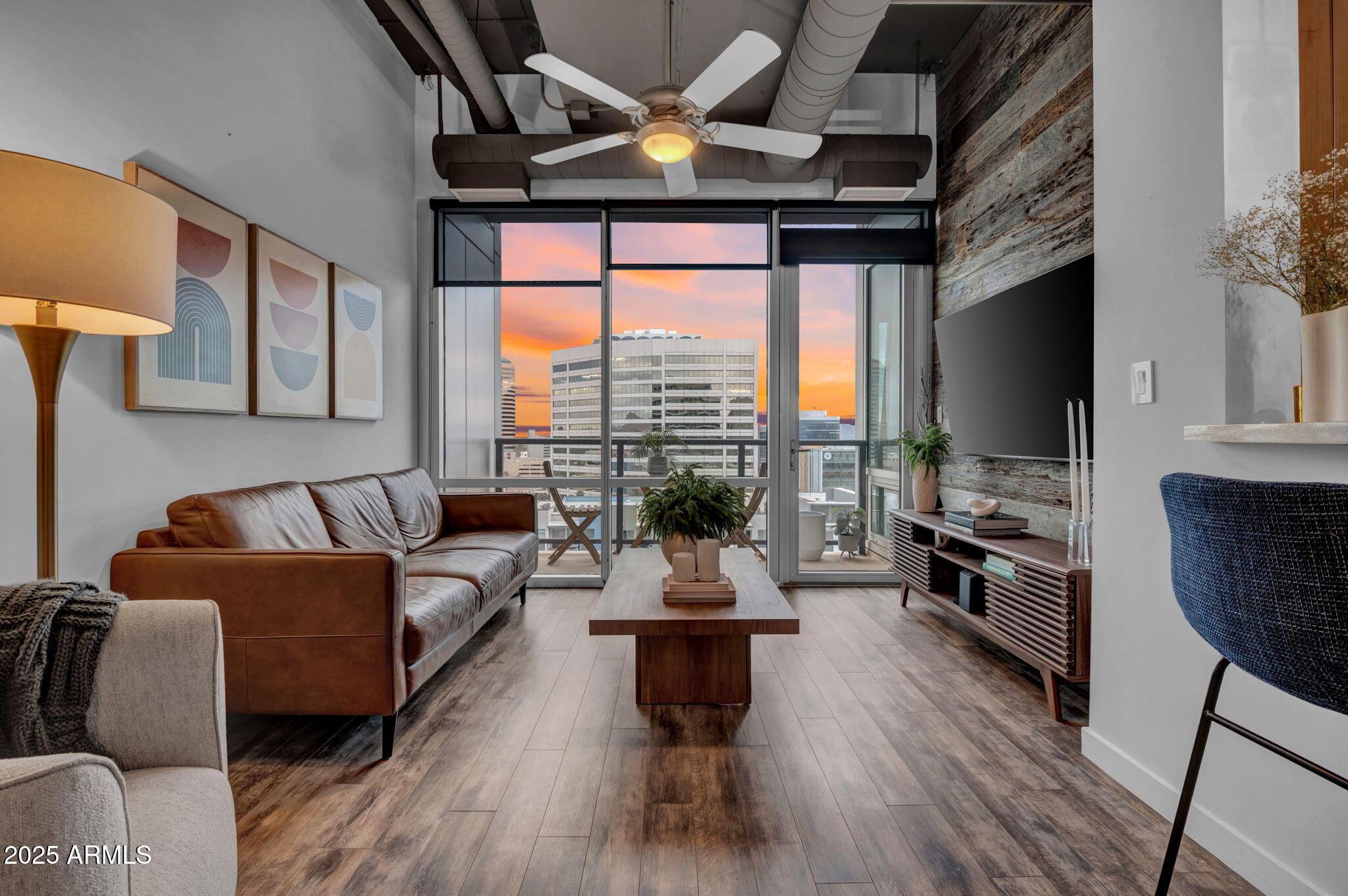 1 E LEXINGTON Avenue, 1001