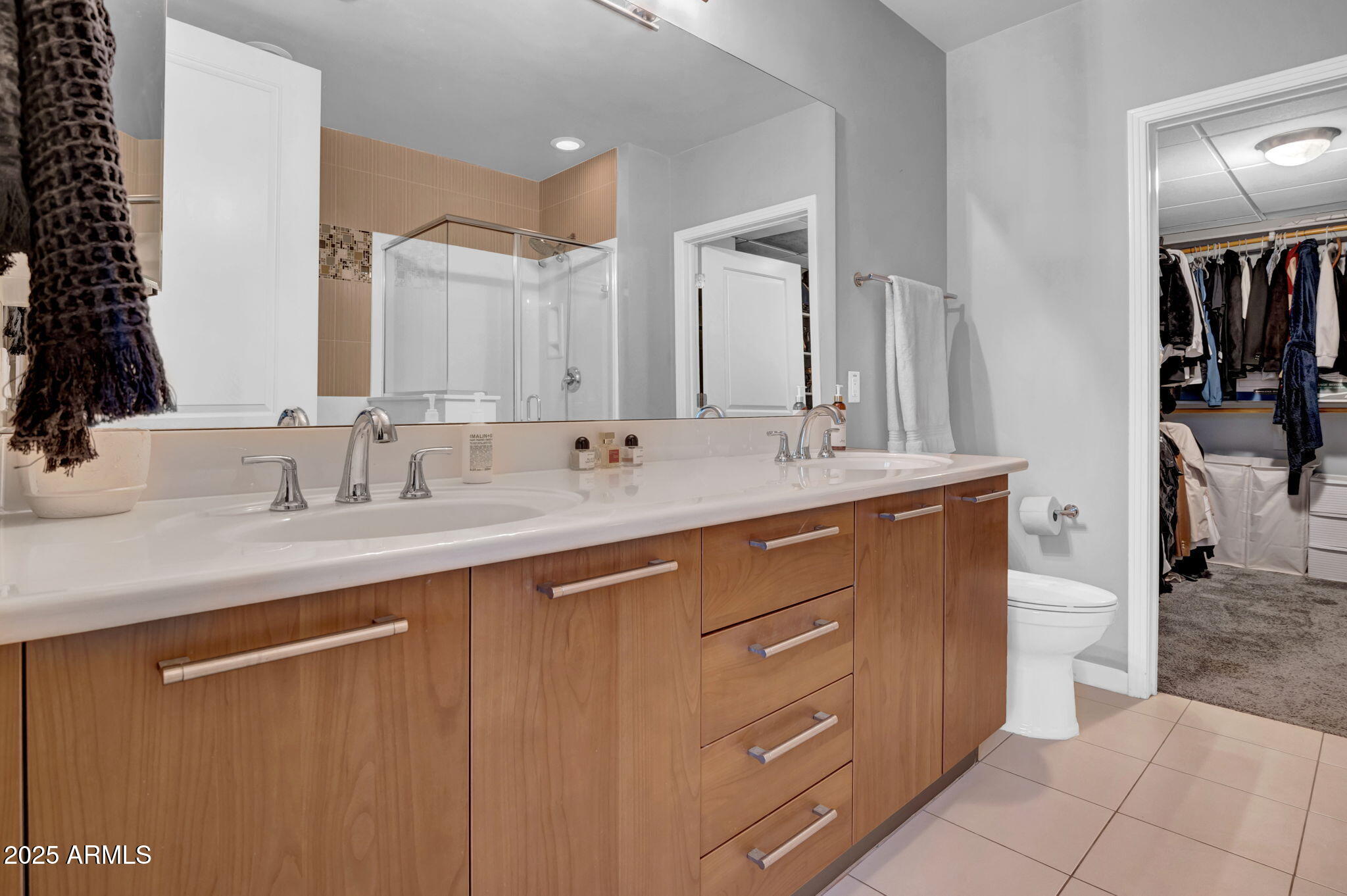 1 E LEXINGTON Avenue, 1001