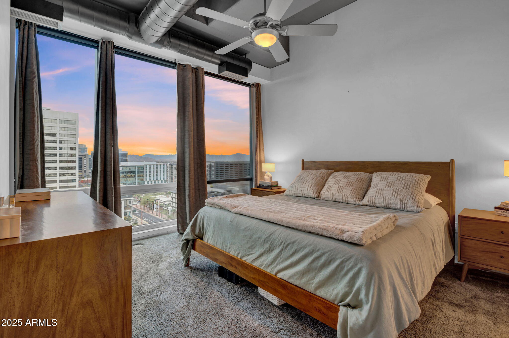 1 E LEXINGTON Avenue, 1001