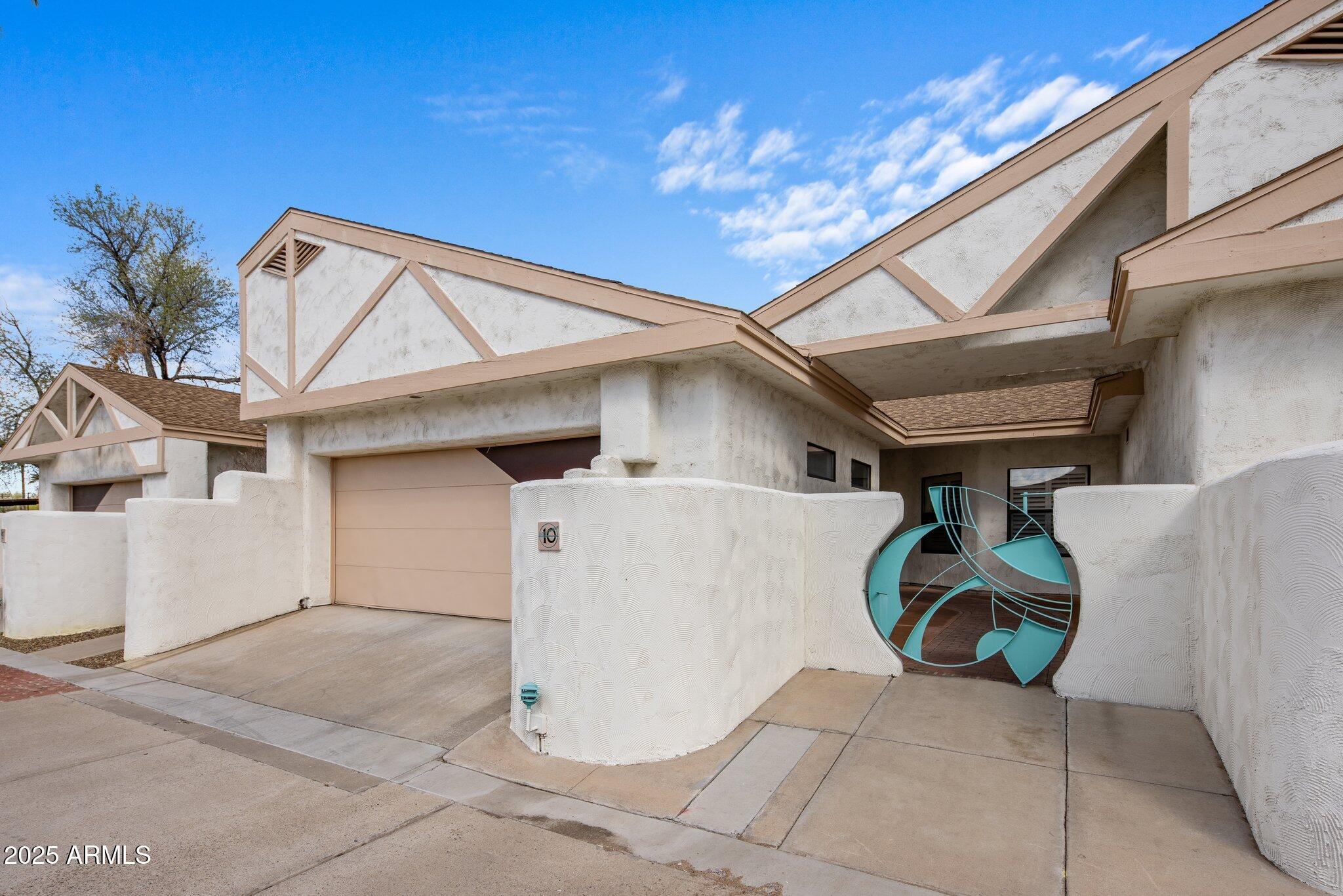 33 W MISSOURI Avenue, 10