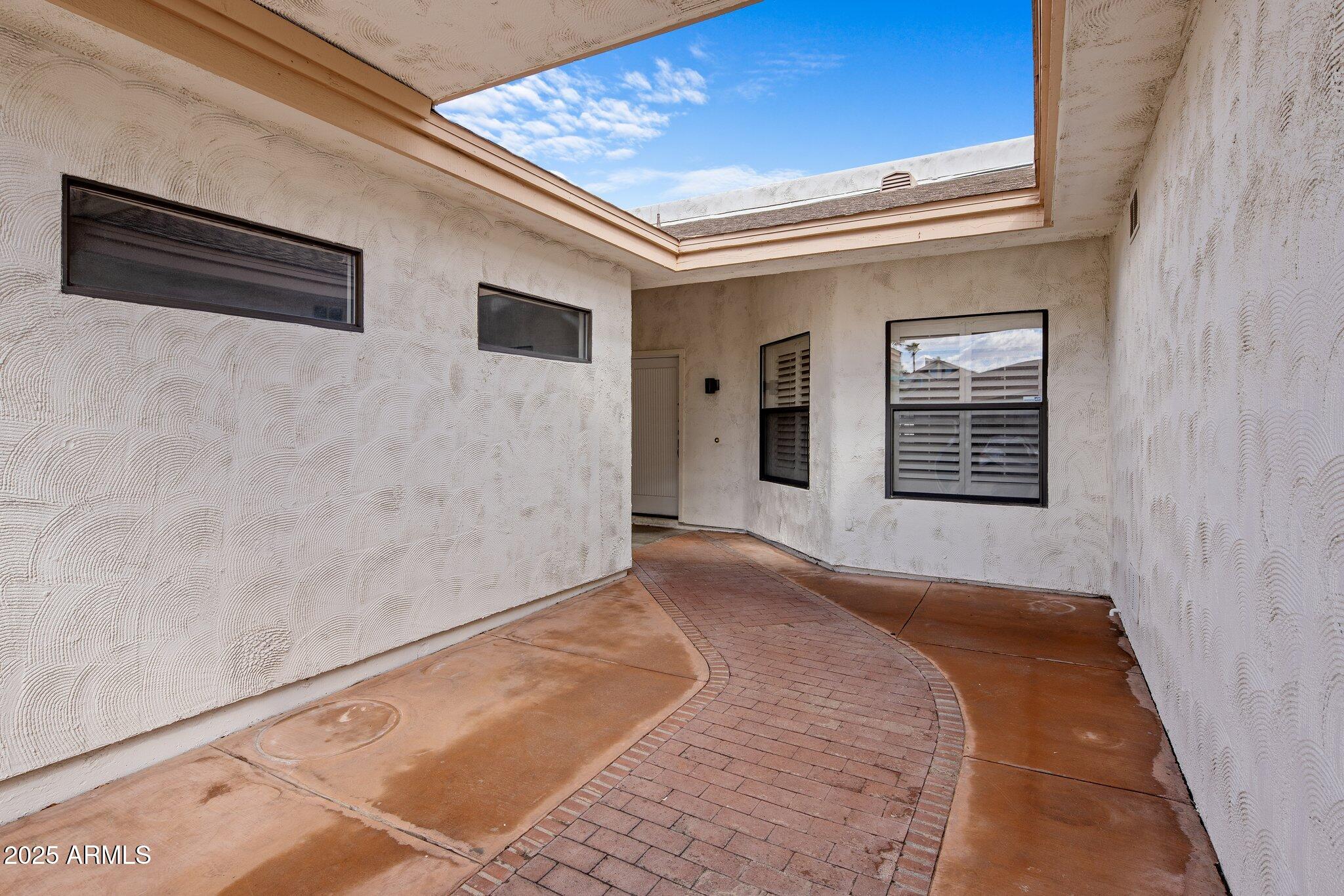 33 W MISSOURI Avenue, 10