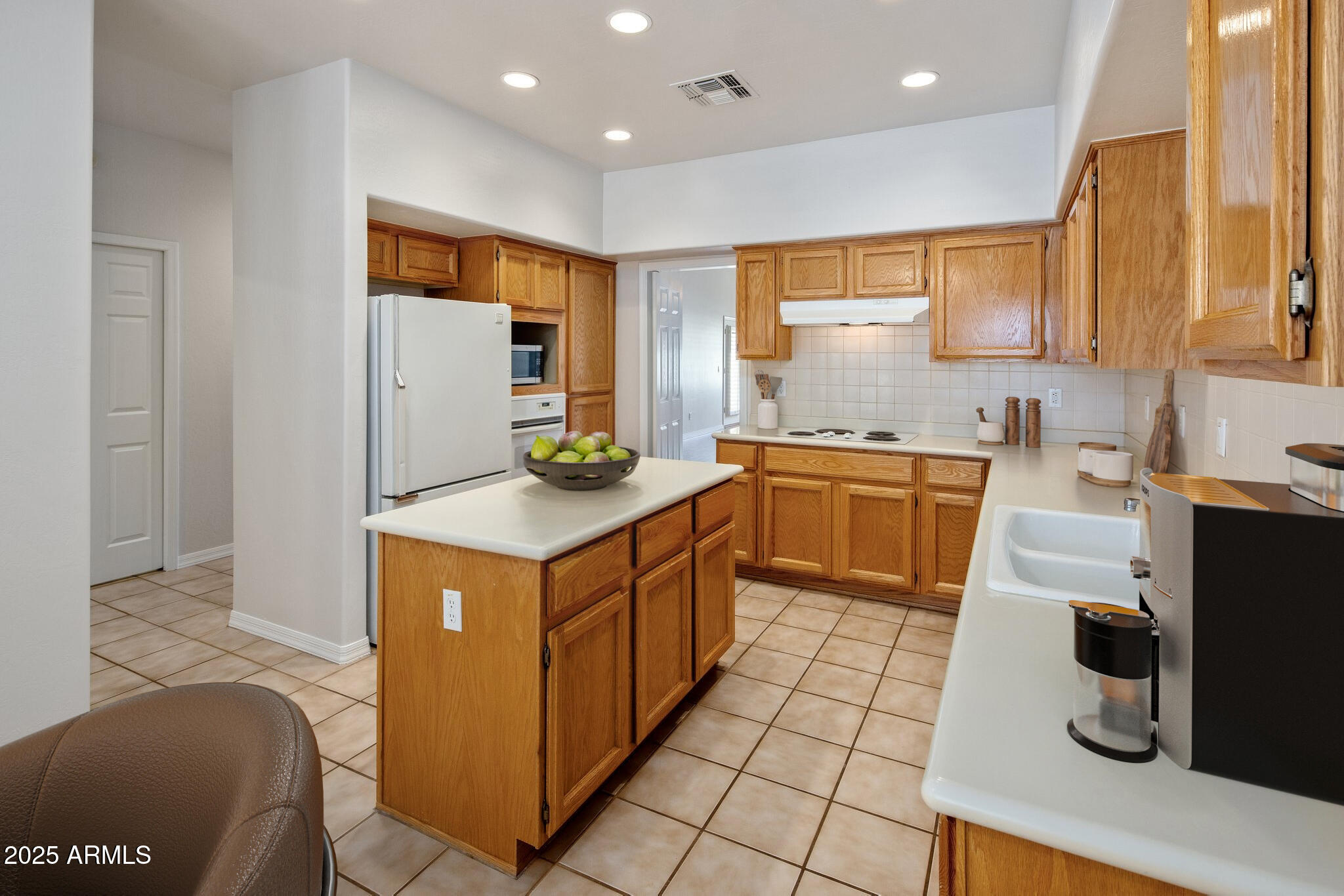 33 W MISSOURI Avenue, 10