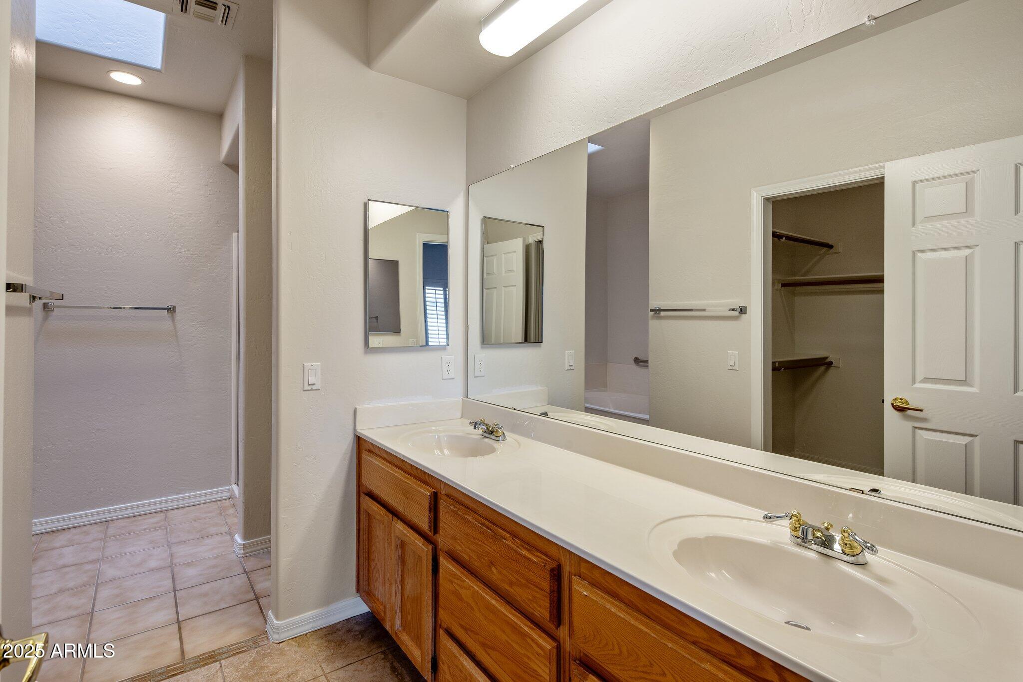 33 W MISSOURI Avenue, 10