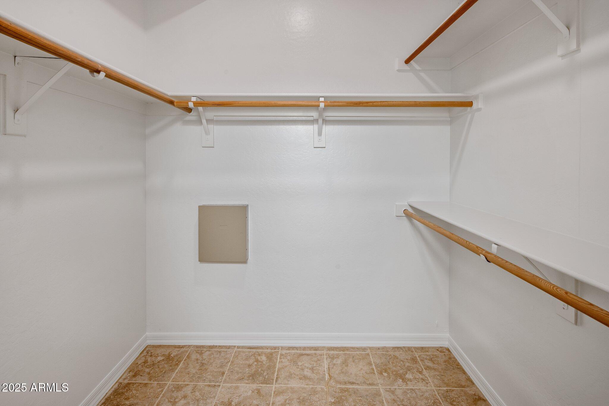 33 W MISSOURI Avenue, 10