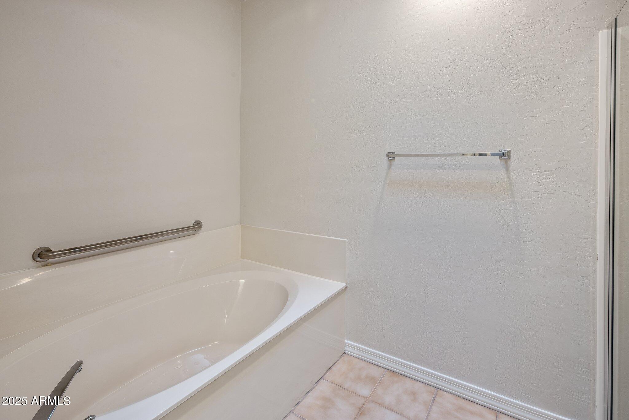 33 W MISSOURI Avenue, 10