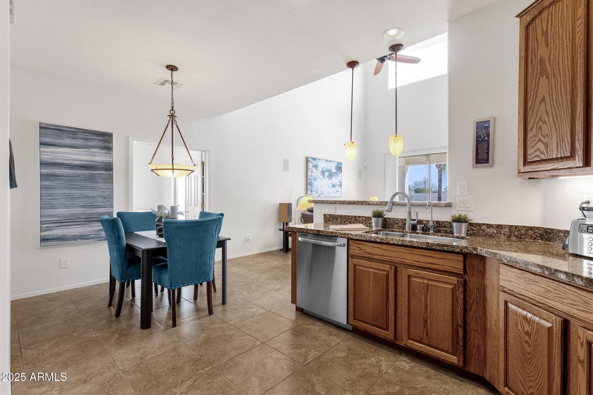 2417 W APACHE RAIN Road