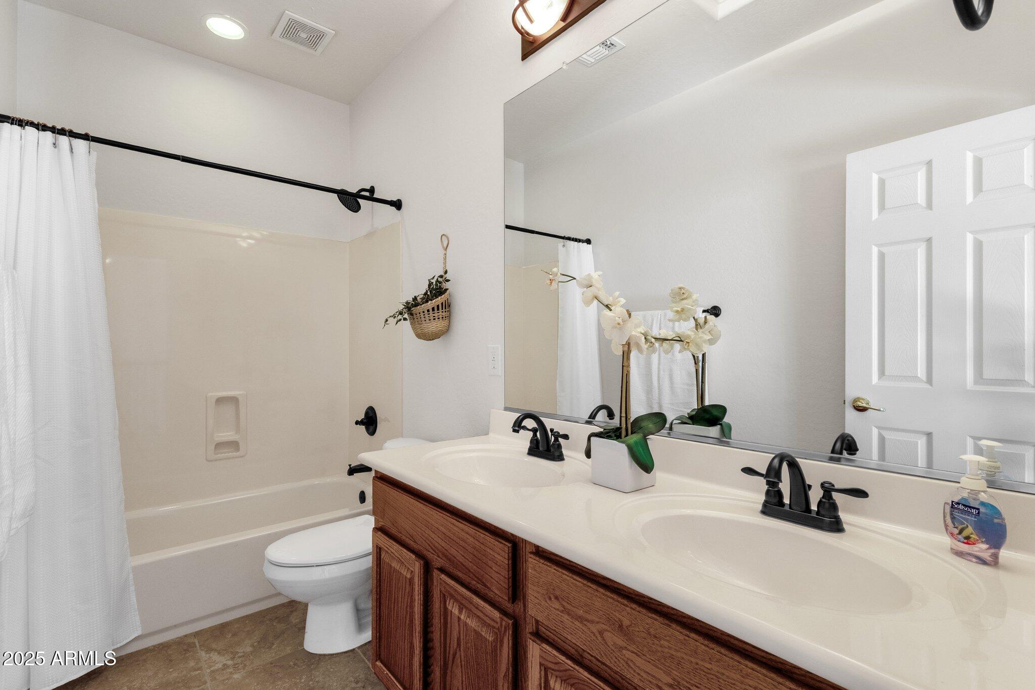 2417 W APACHE RAIN Road