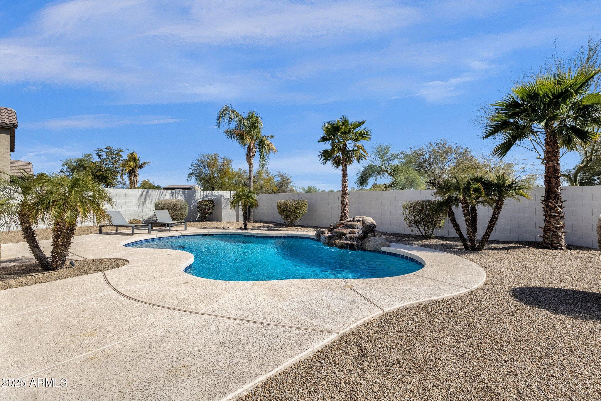 2417 W APACHE RAIN Road