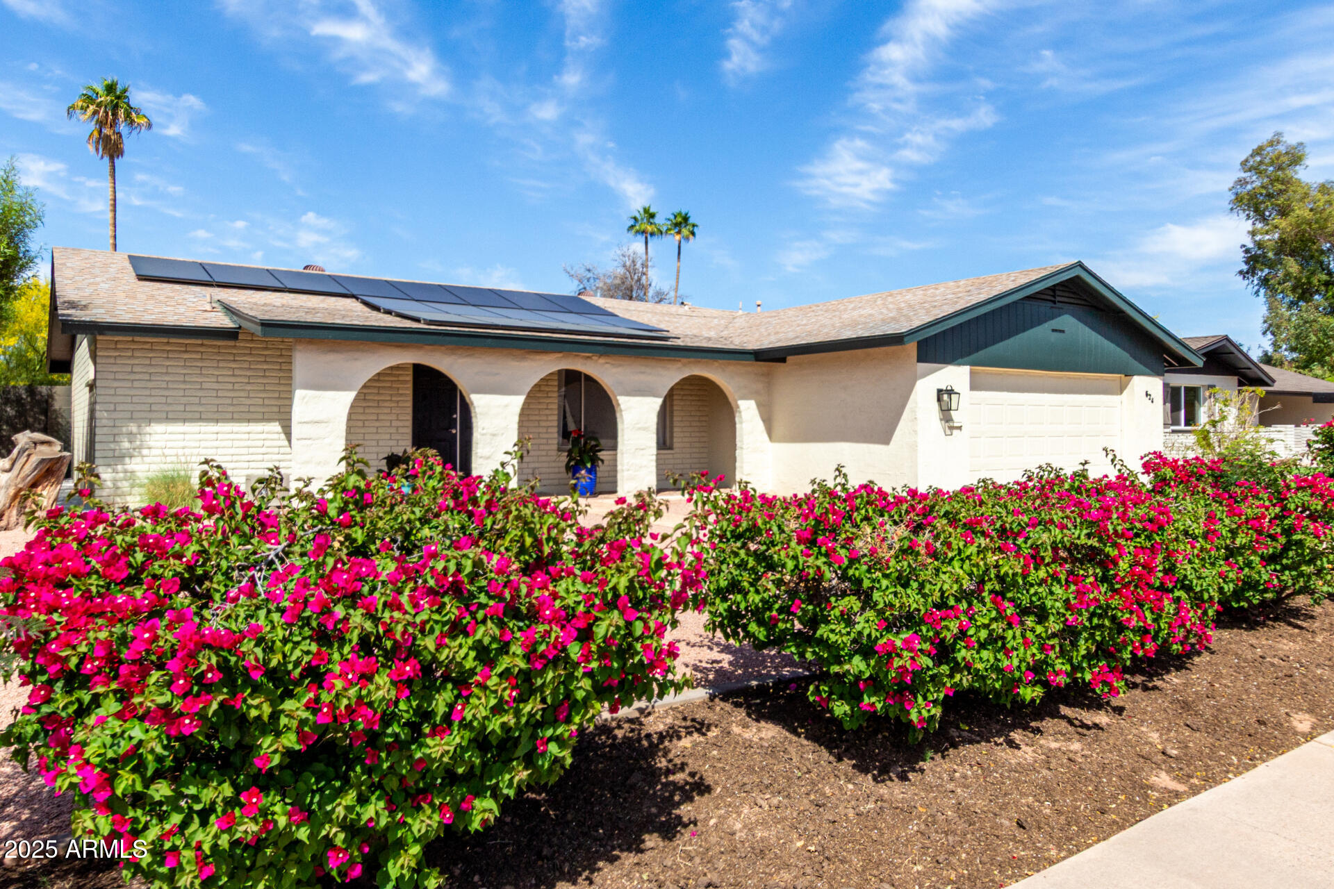 624 E LAGUNA Drive