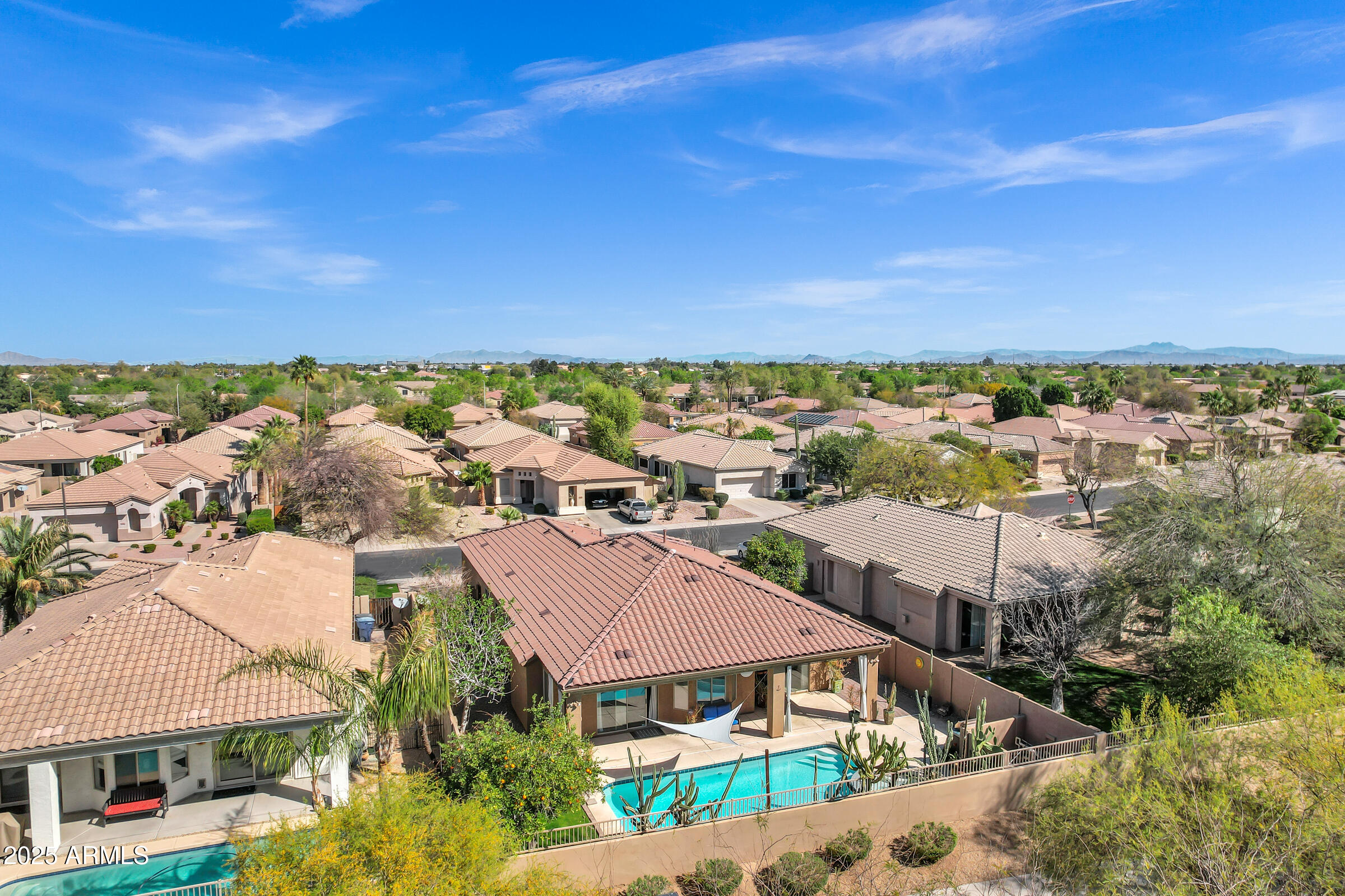 903 W RAVEN Drive