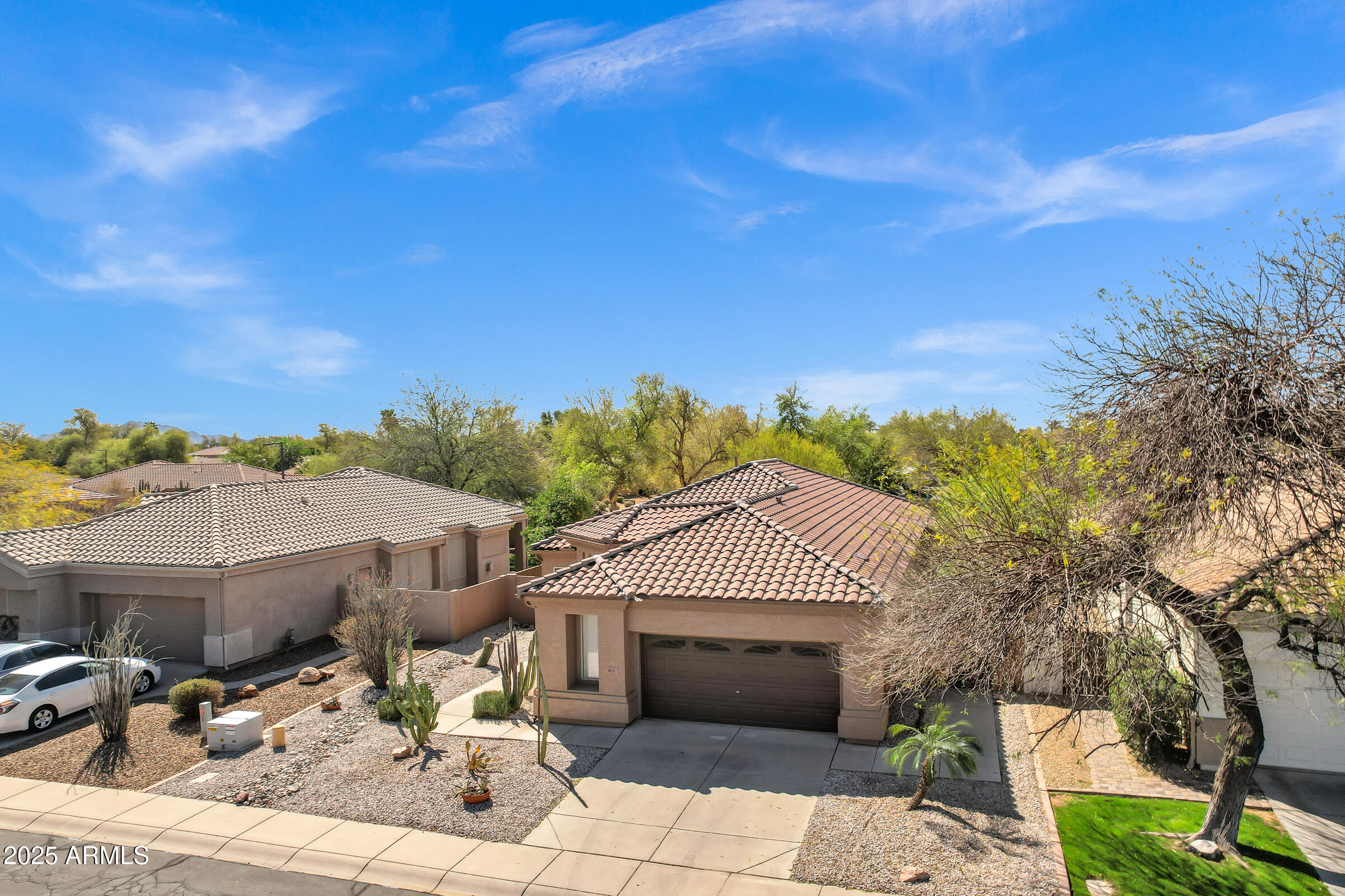 903 W RAVEN Drive