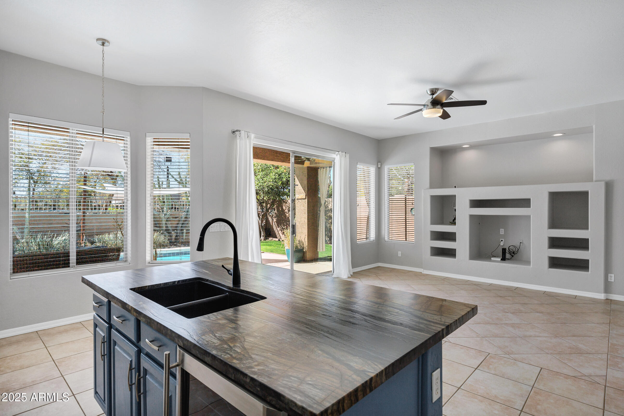 903 W RAVEN Drive