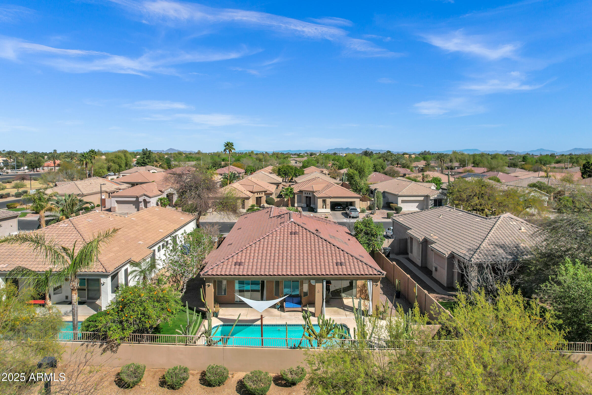 903 W RAVEN Drive