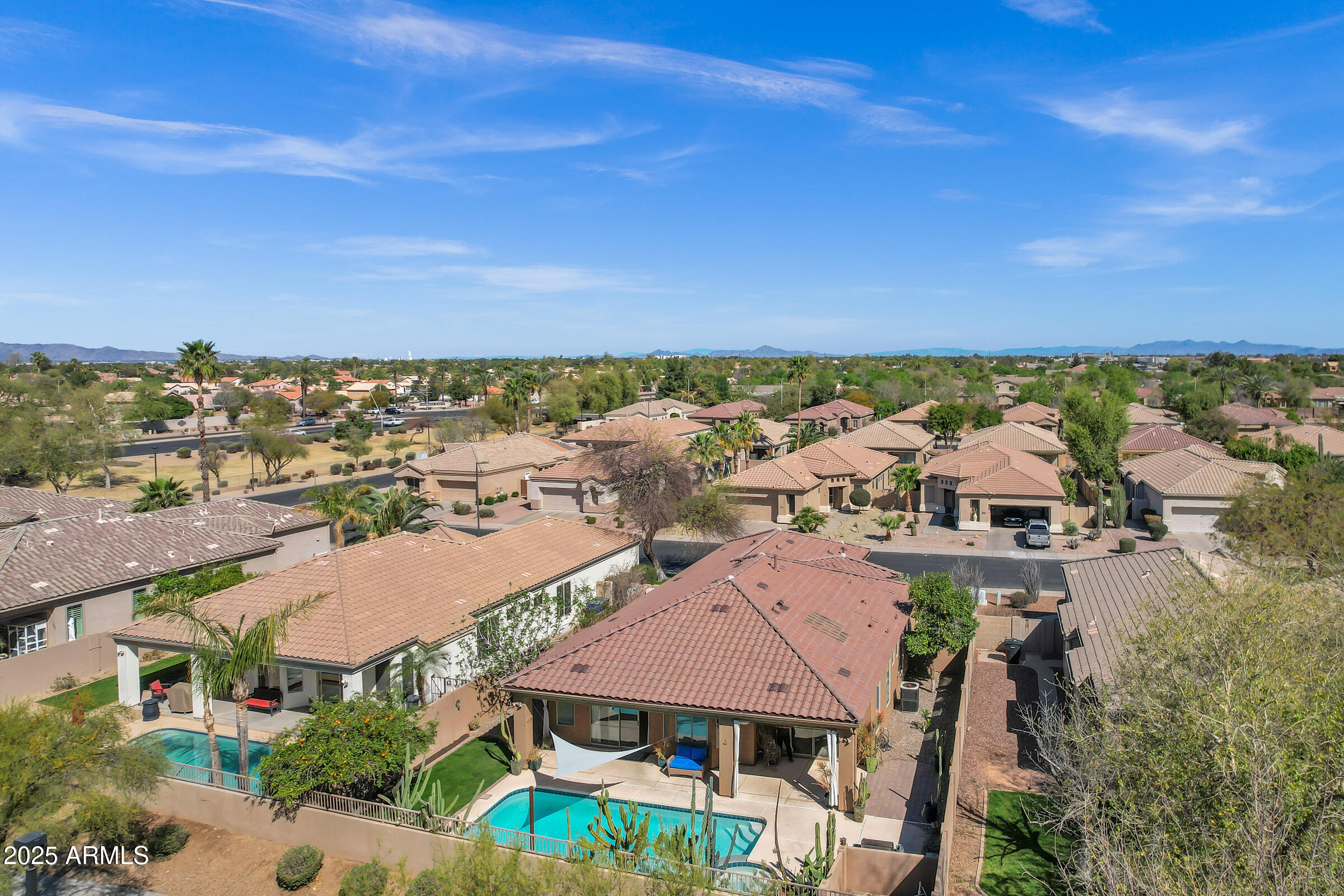 903 W RAVEN Drive
