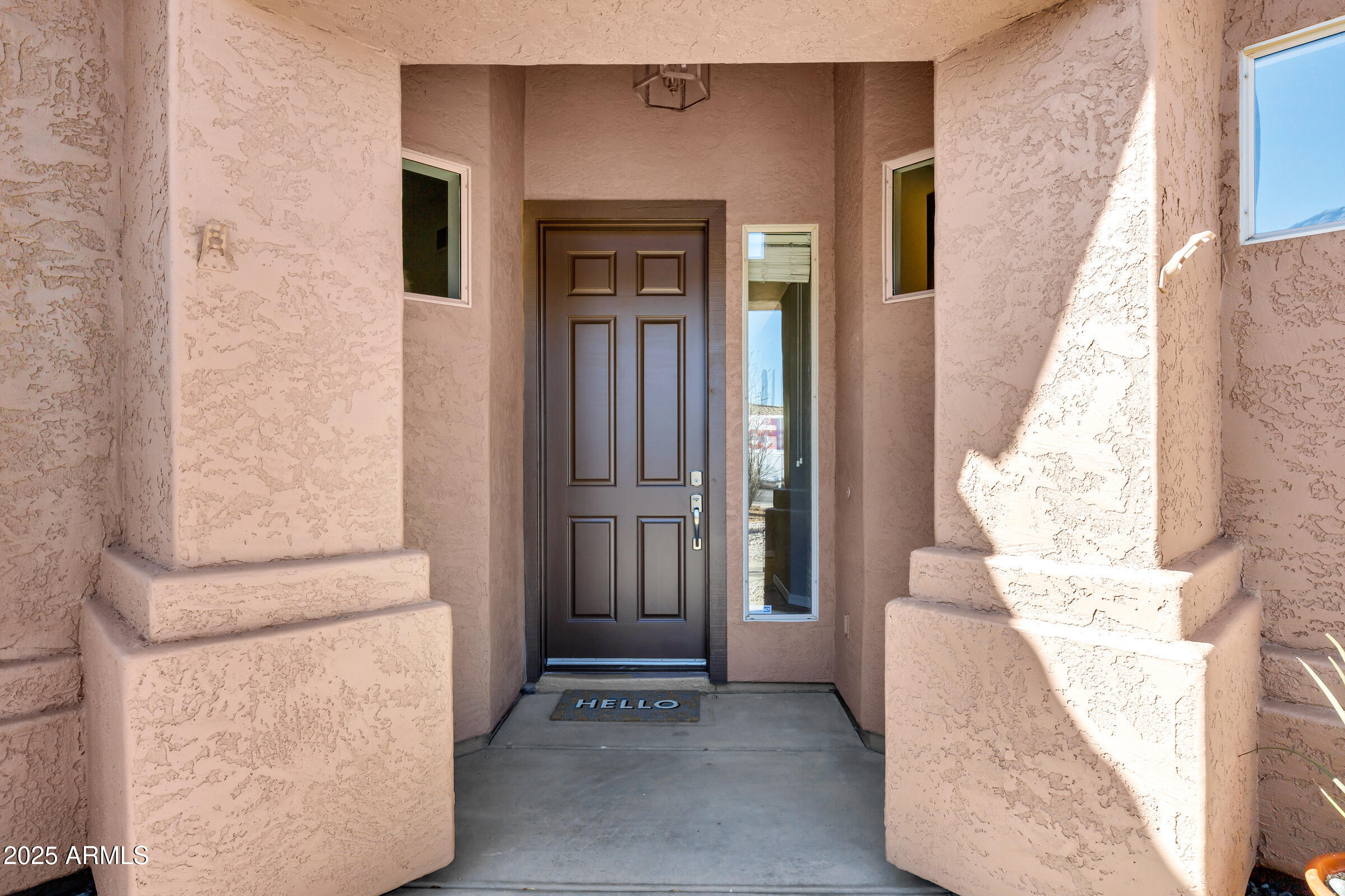 903 W RAVEN Drive