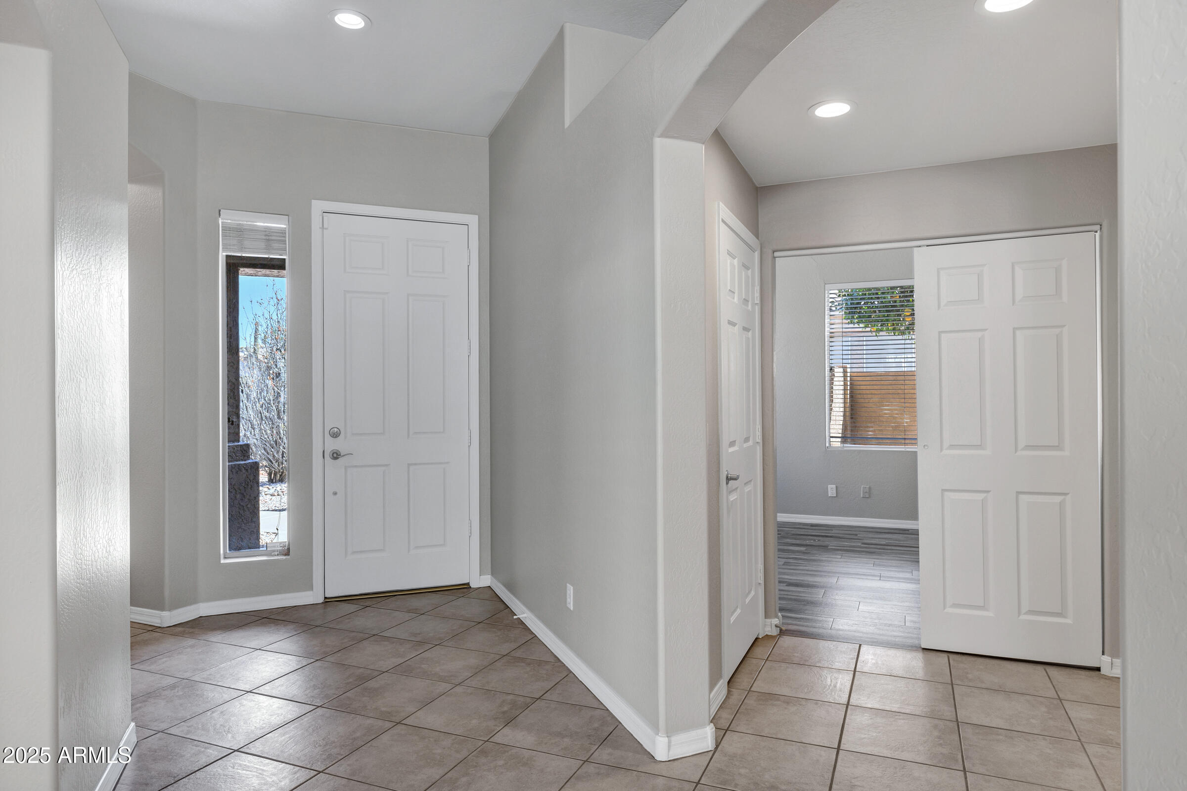 903 W RAVEN Drive