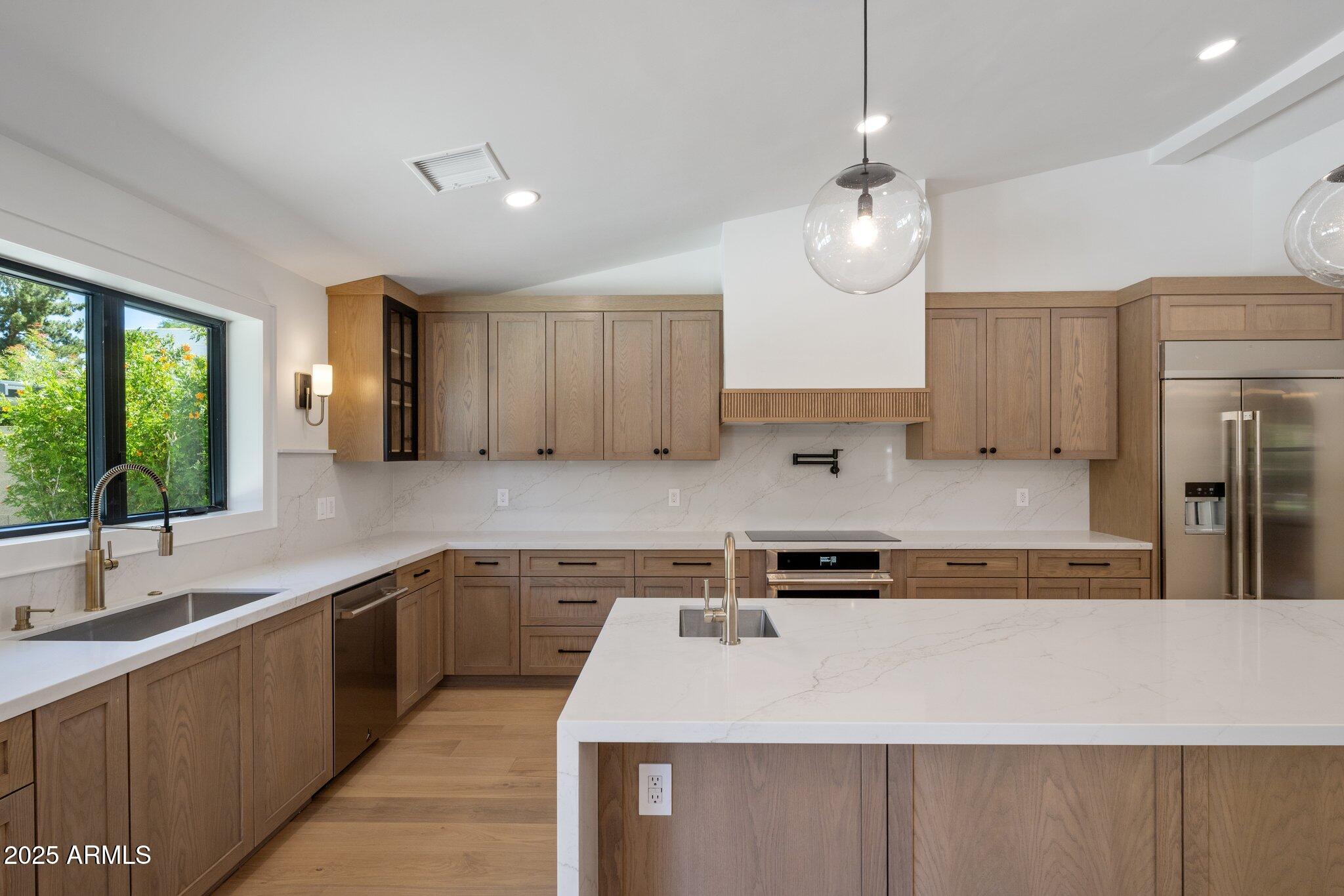 7528 E WINDROSE Drive