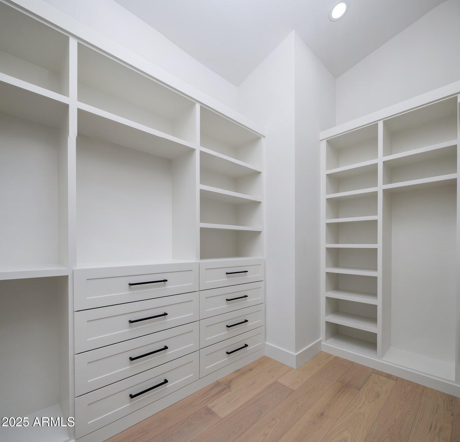 7528 E WINDROSE Drive