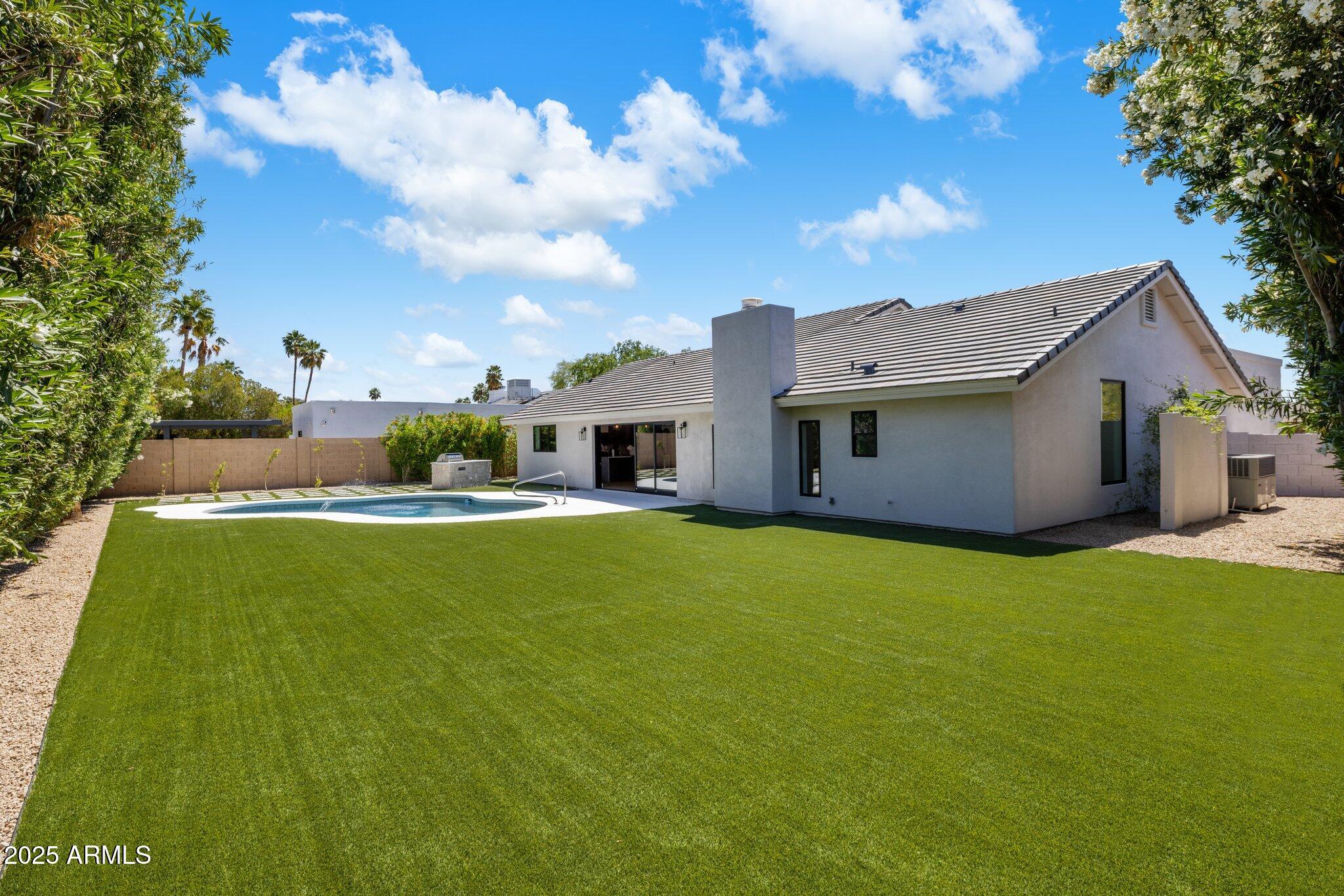 7528 E WINDROSE Drive