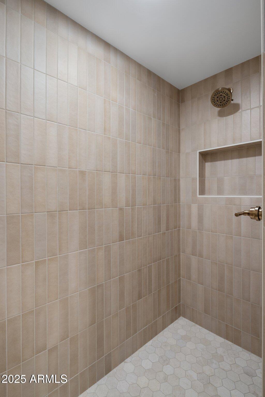 7528 E WINDROSE Drive