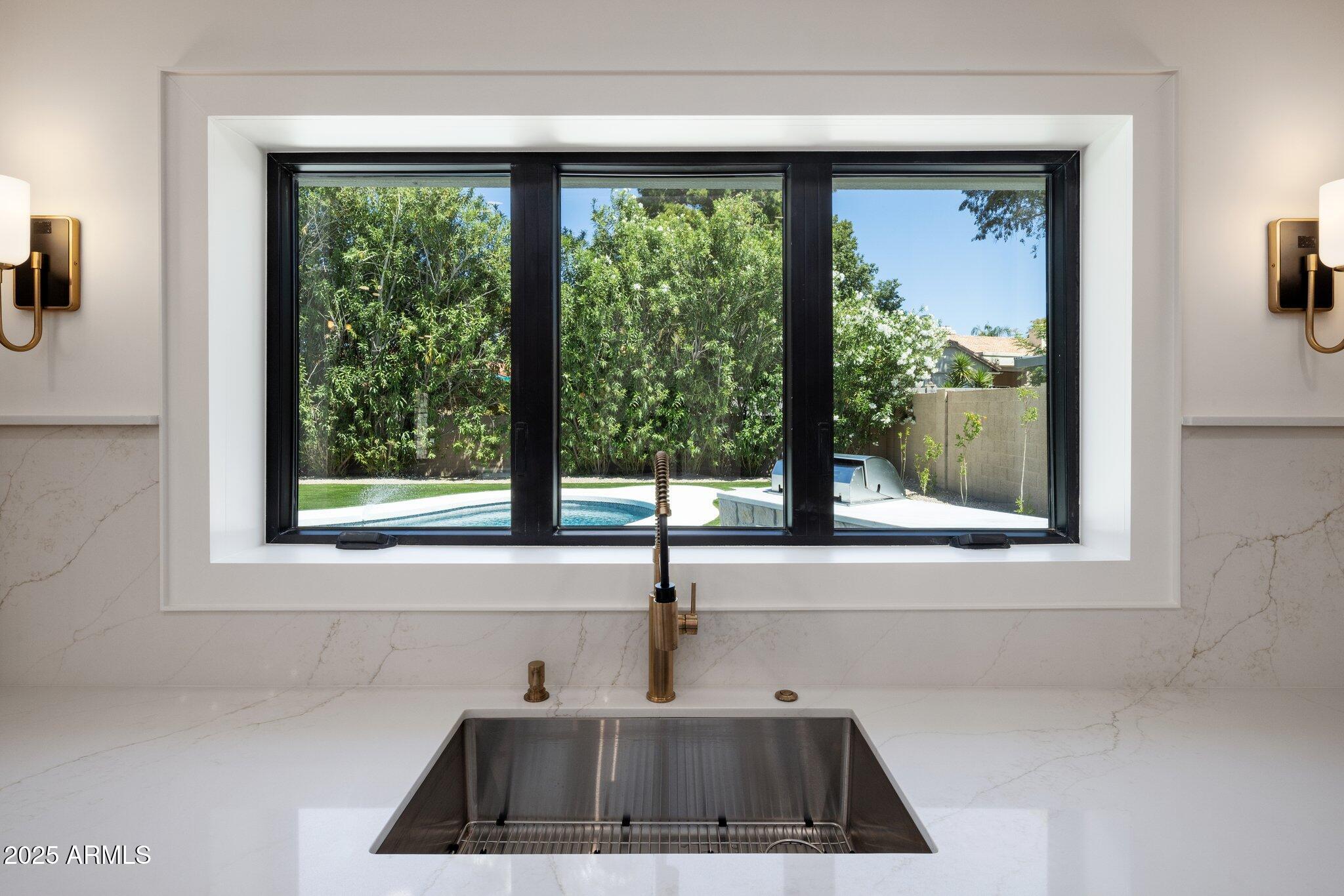 7528 E WINDROSE Drive