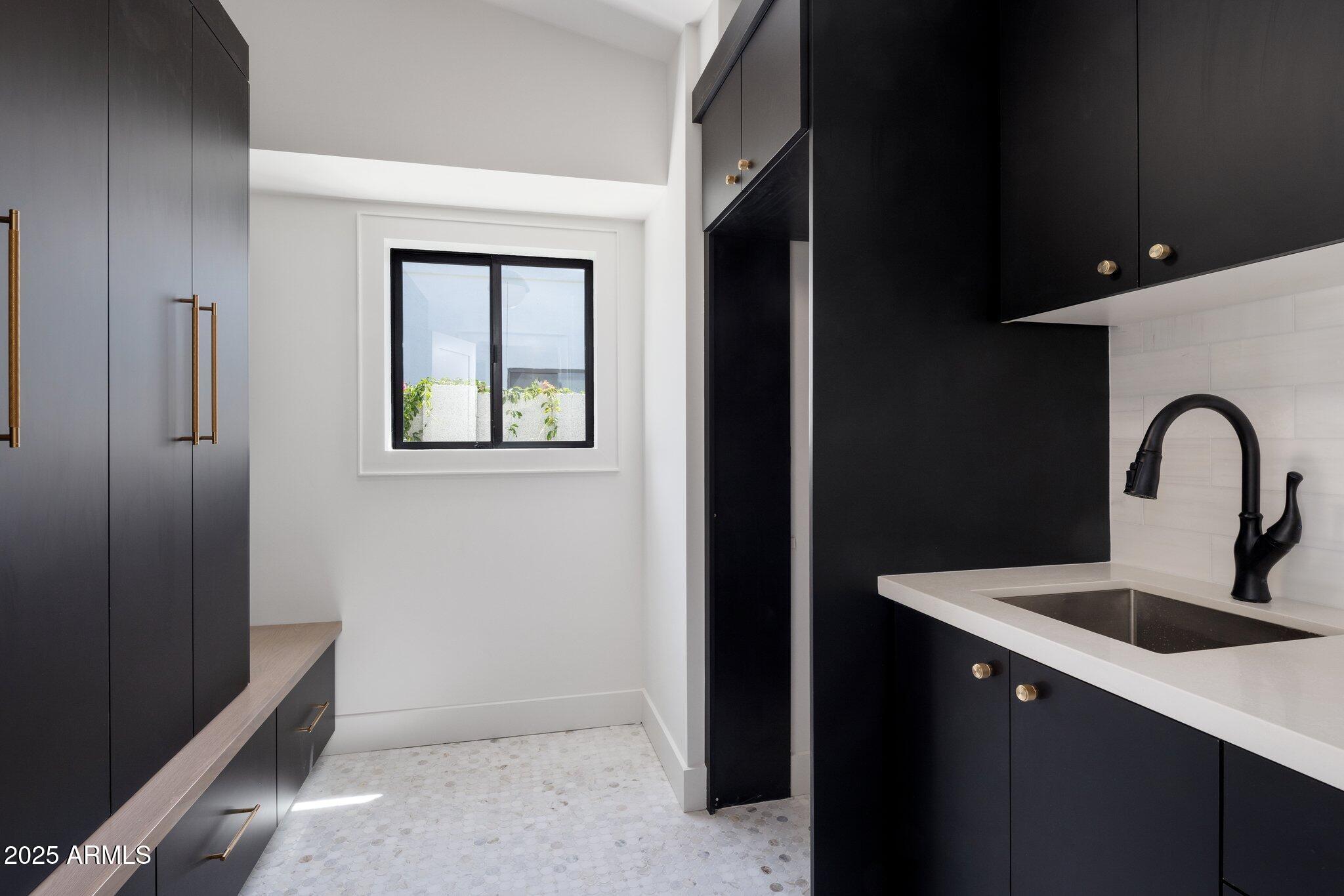 7528 E WINDROSE Drive