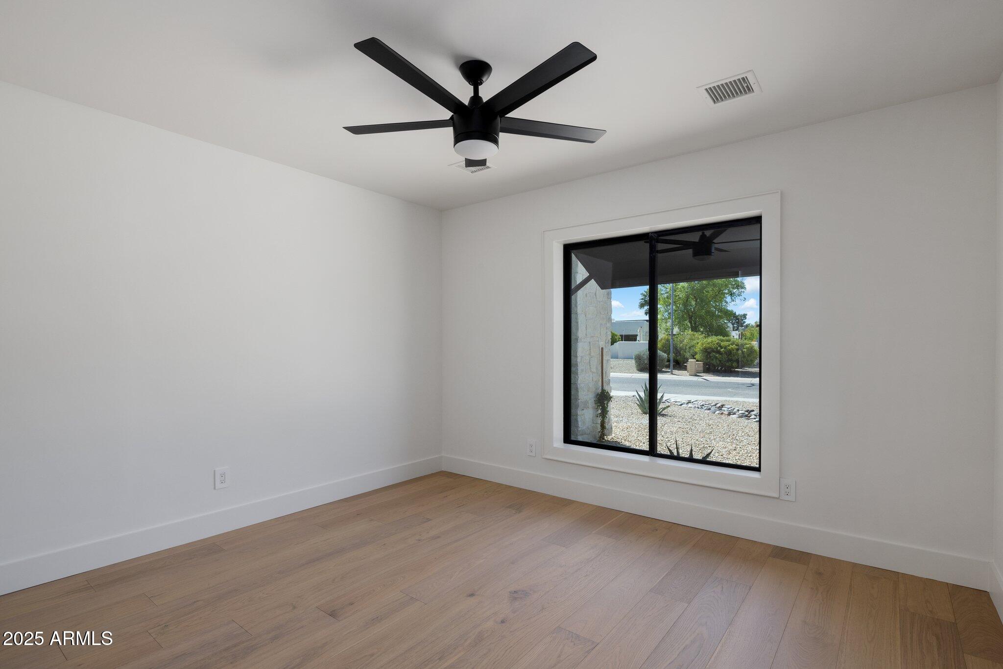 7528 E WINDROSE Drive