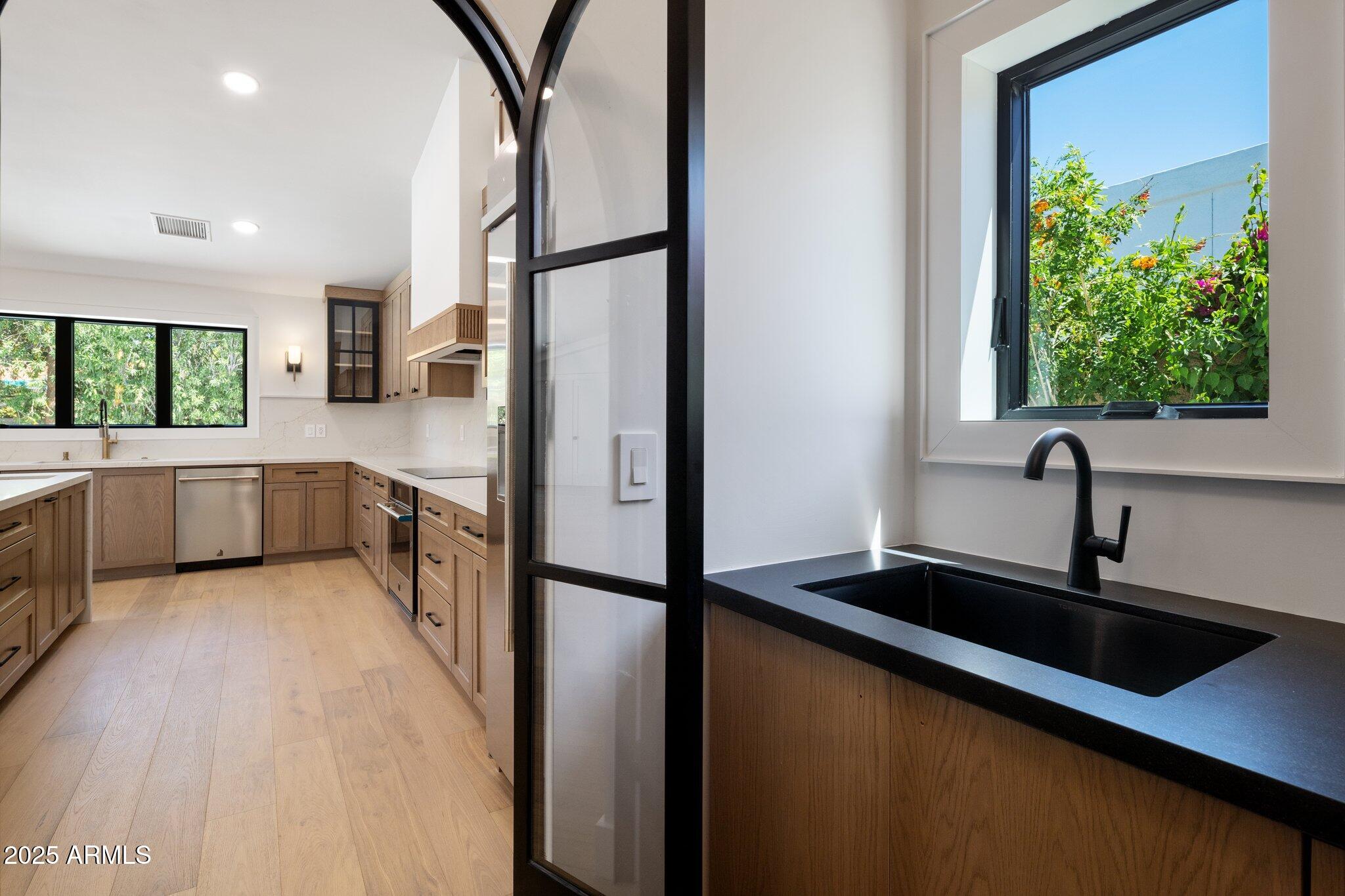 7528 E WINDROSE Drive